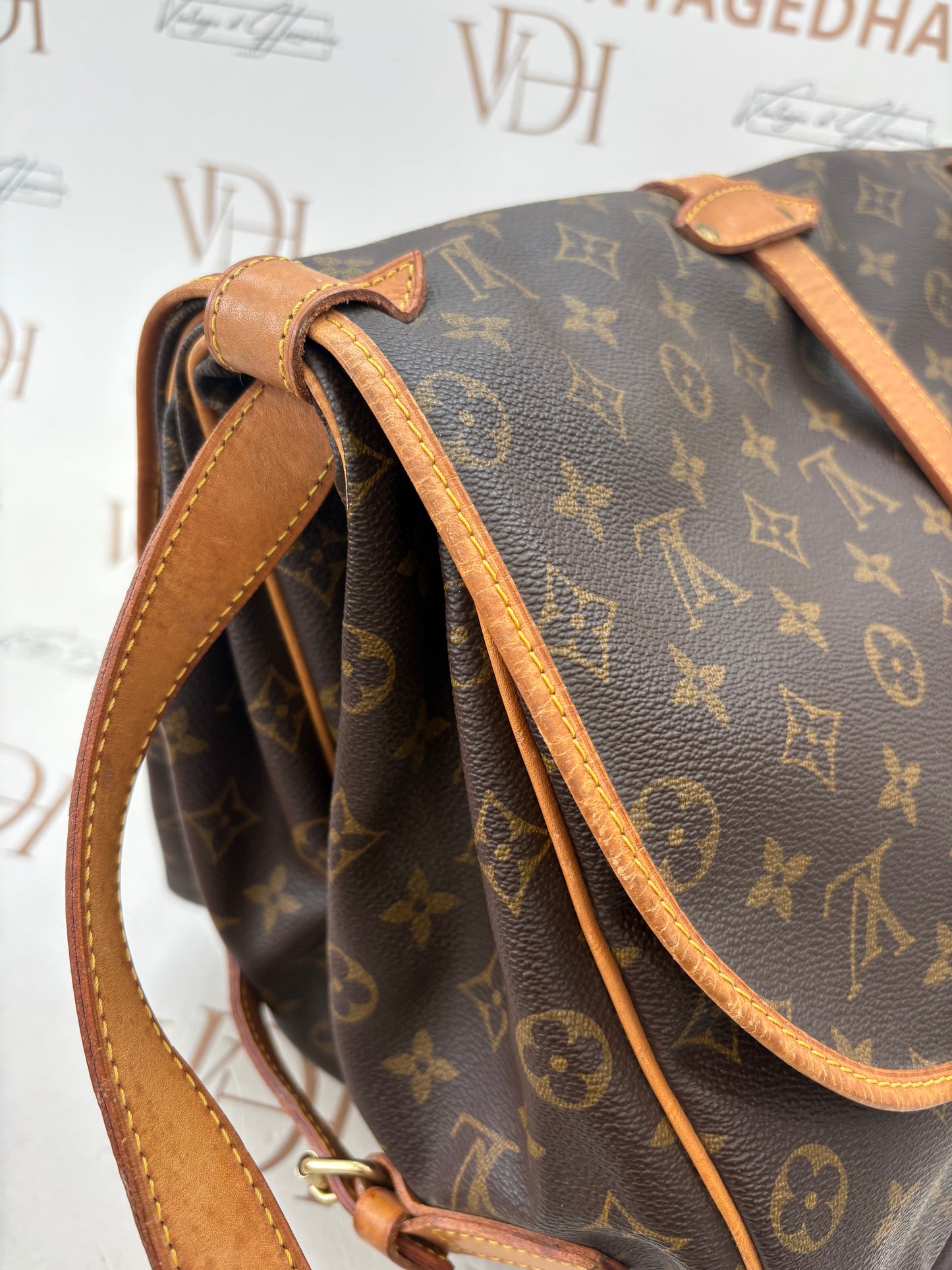019002 - Louis Vuitton Saumur 35