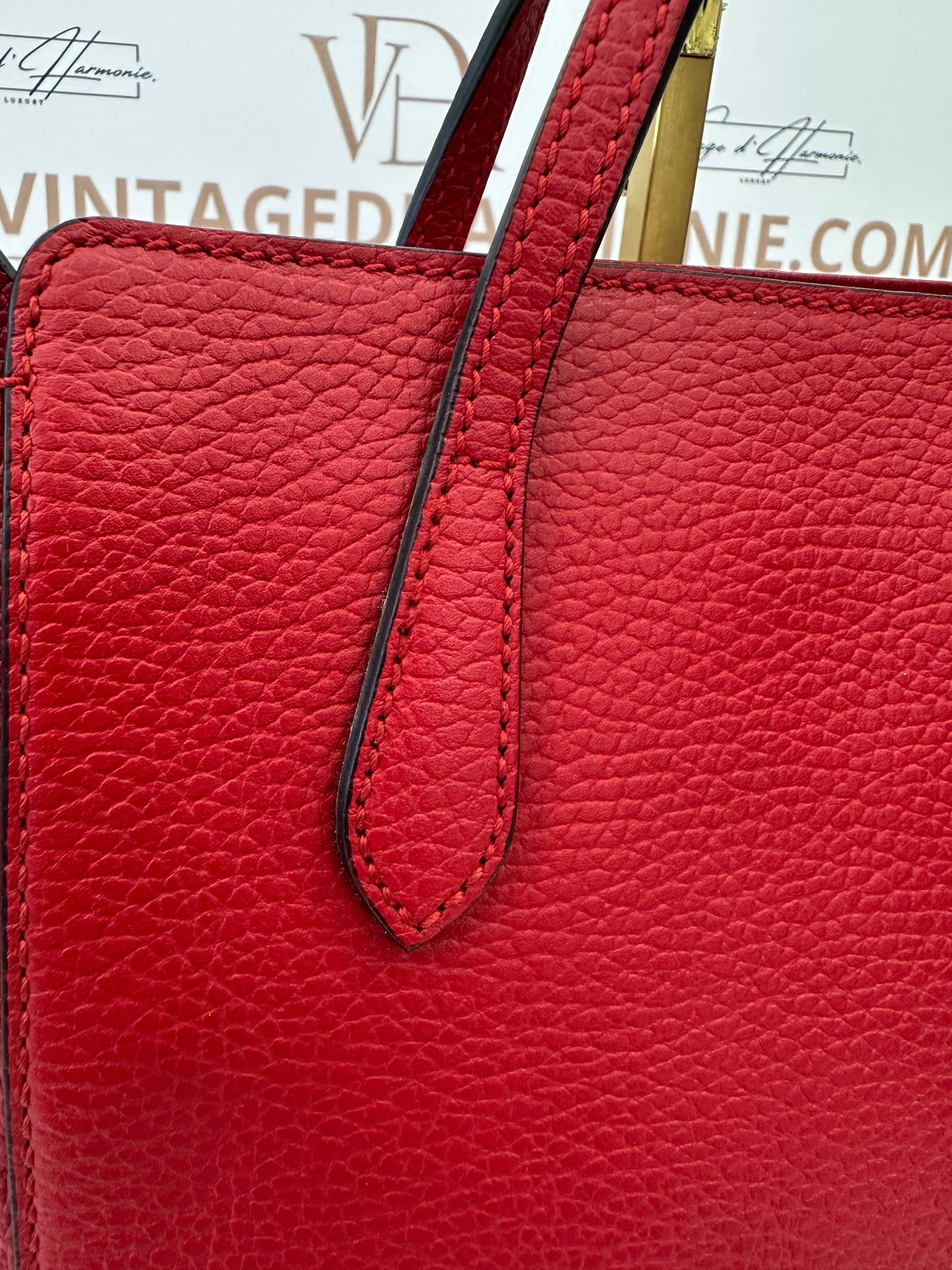 382541 - Gucci Swing