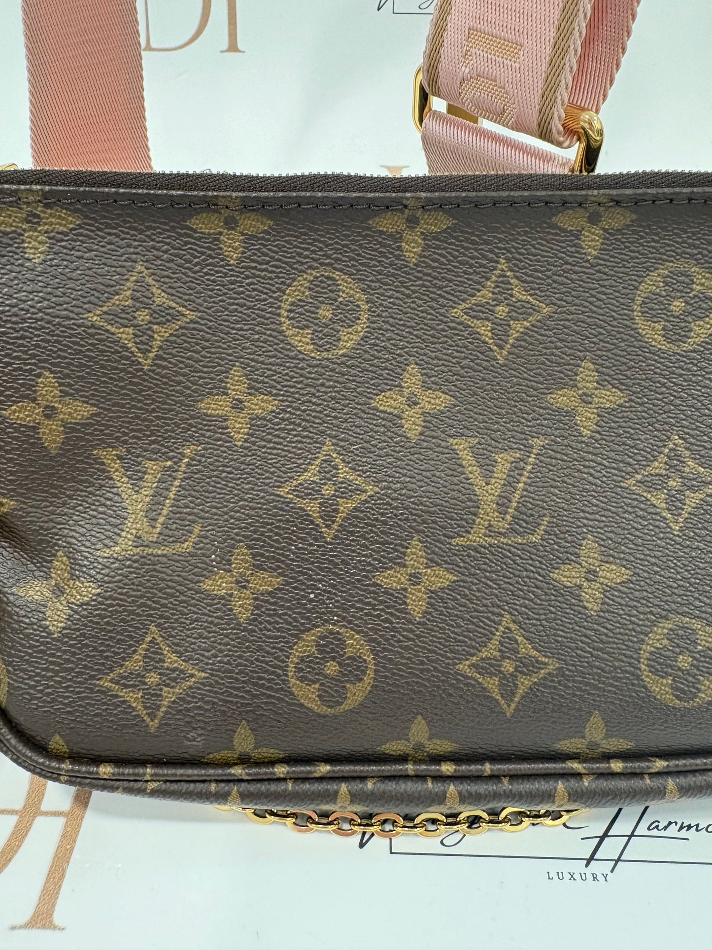 383332- Louis Vuitton Multi Pochette