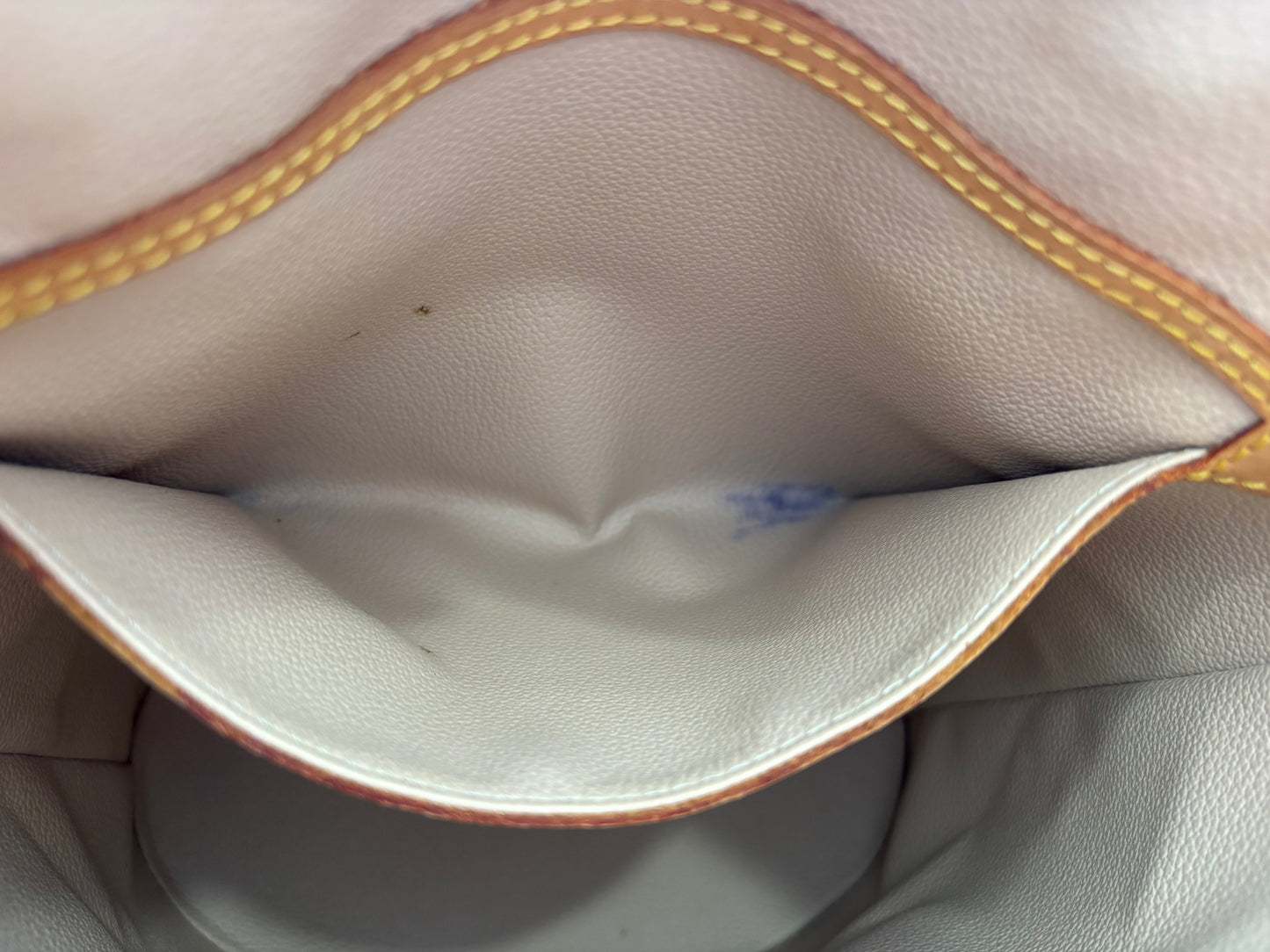 017657 - Louis Vuitton Bucket PM
