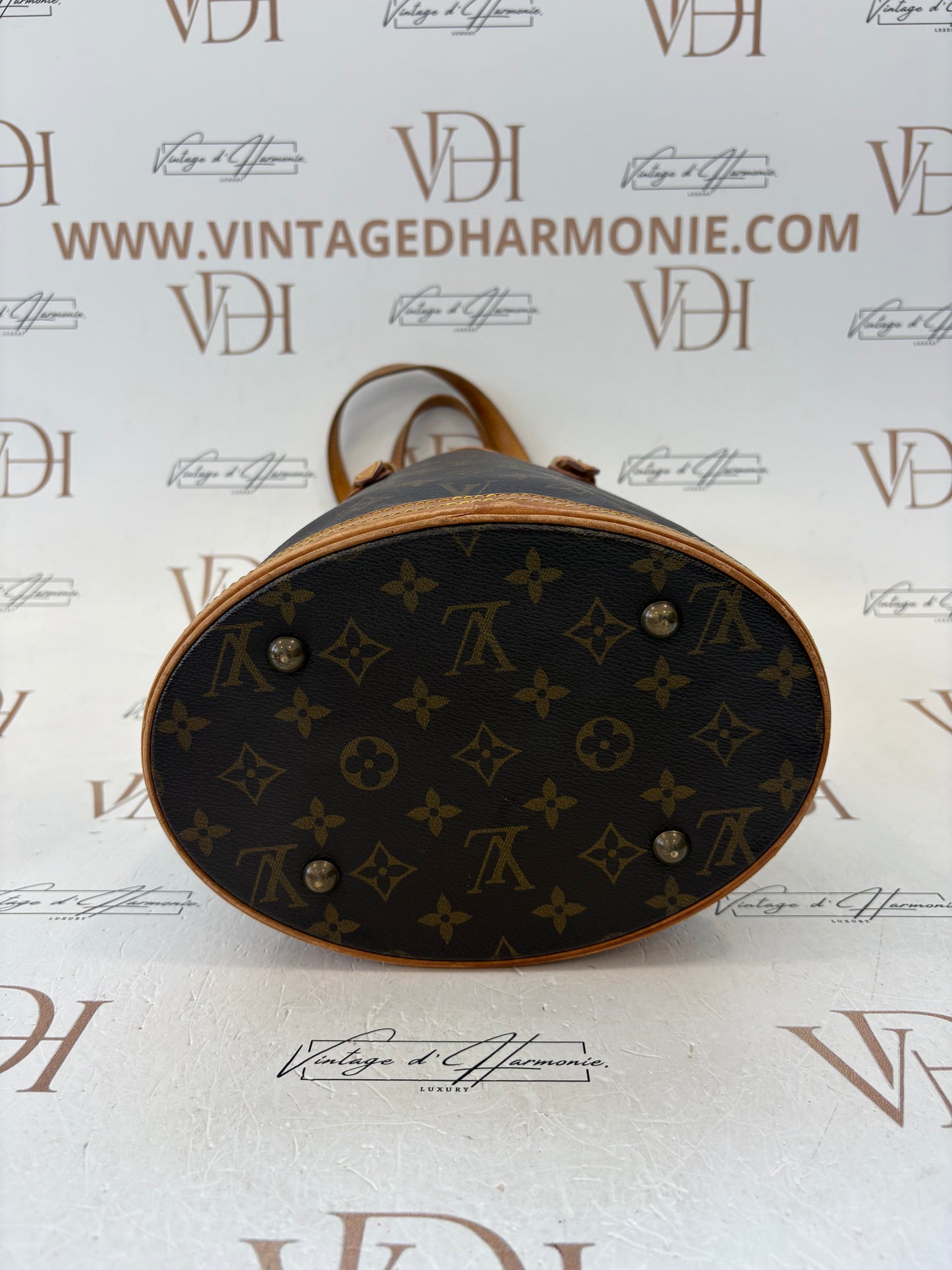 018189 - Louis Vuitton Bucket PM