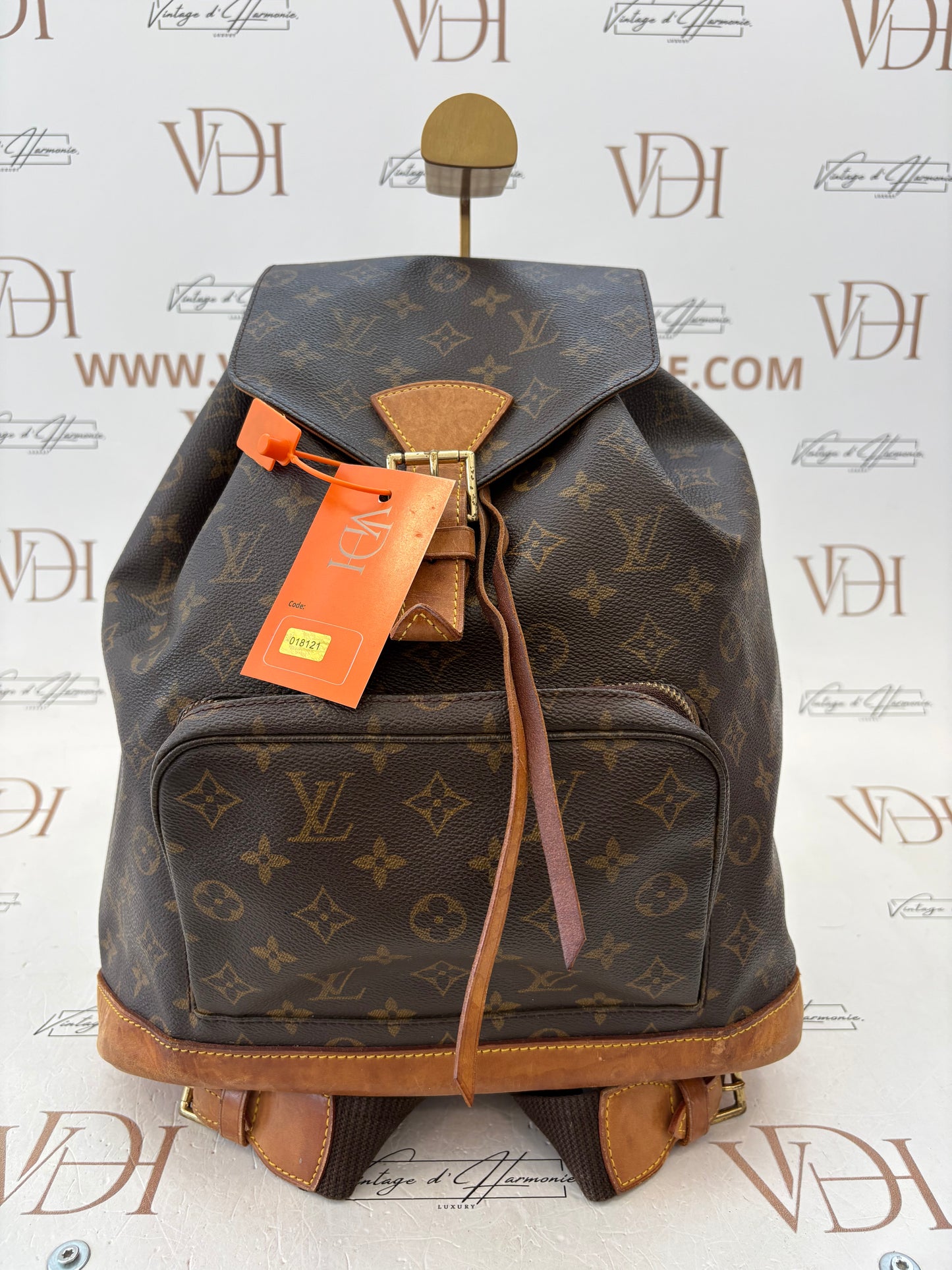 018121 - Louis Vuitton Montsouris GM