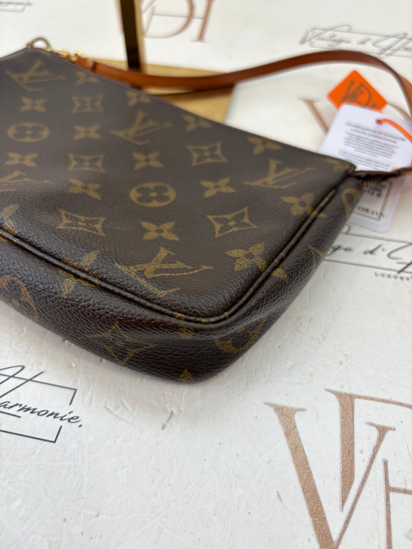 018261 - Louis Vuitton Pochette Accessoires