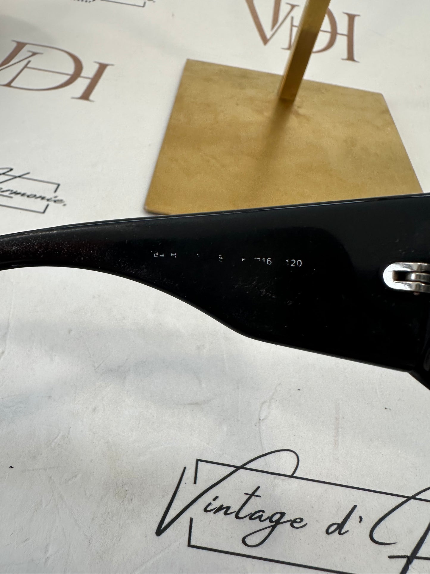 016822 - Chanel Sunglasses