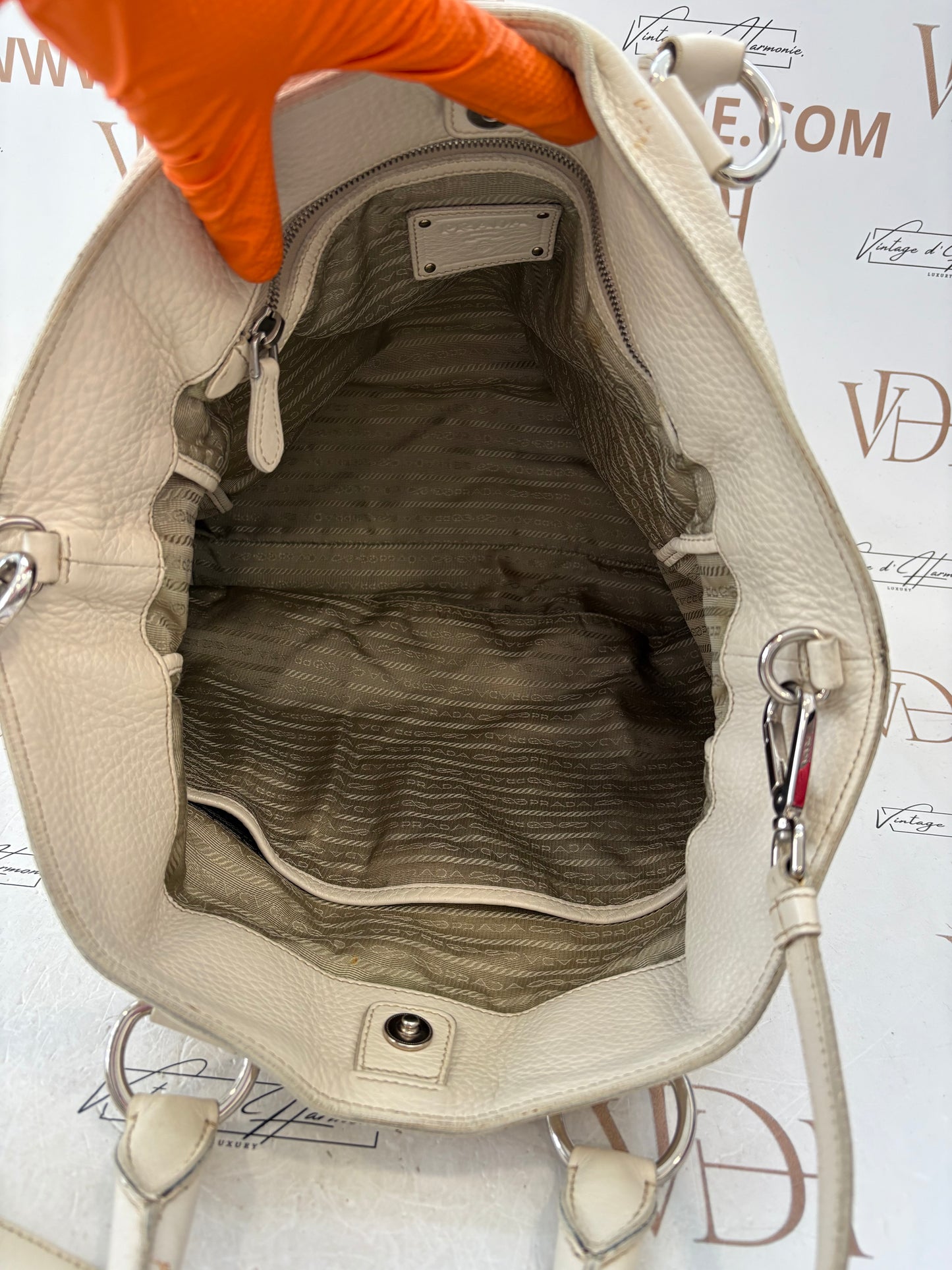 018352 - Prada Tote White