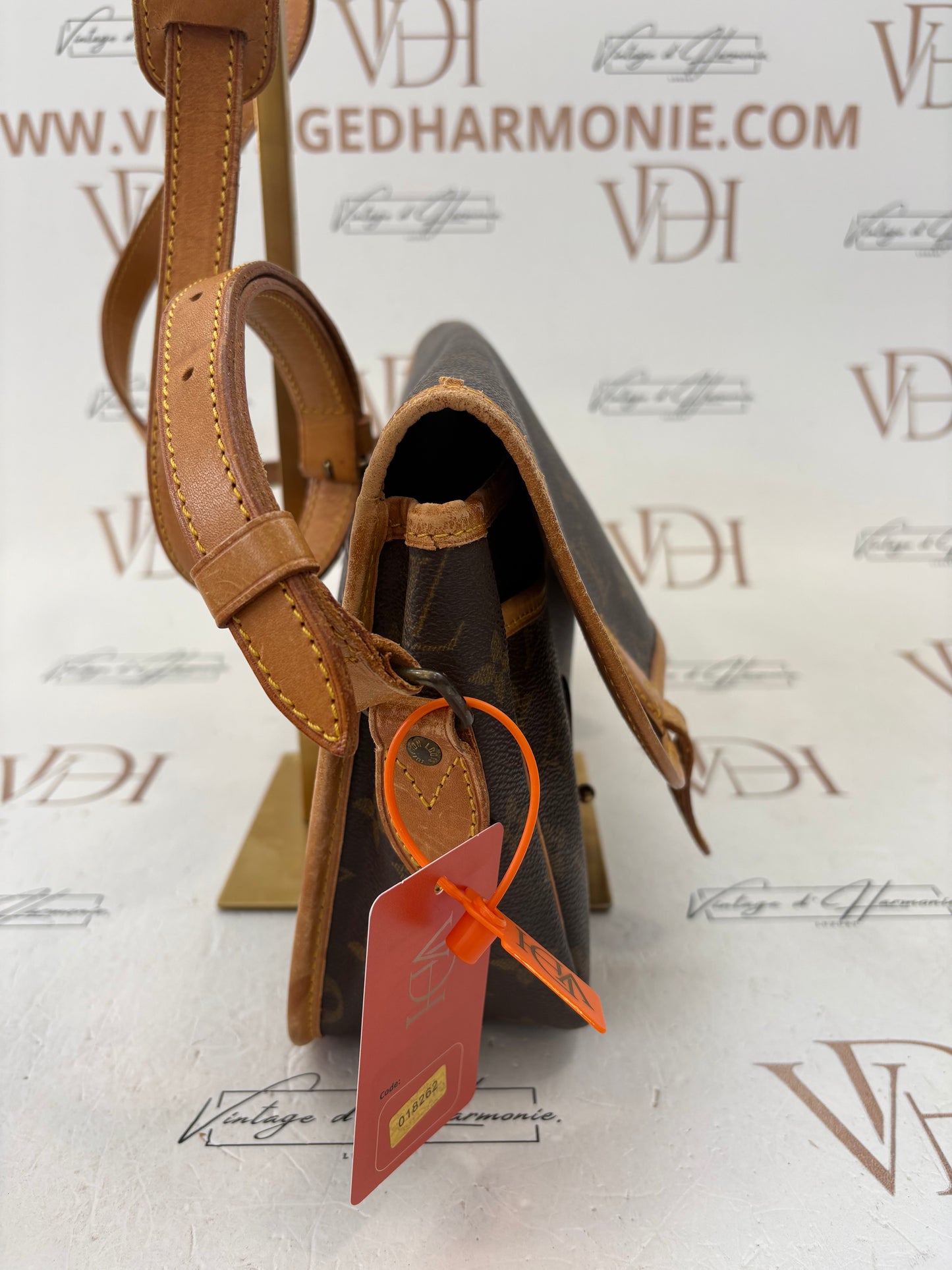 018262 - Louis Vuitton Gibeciere MM