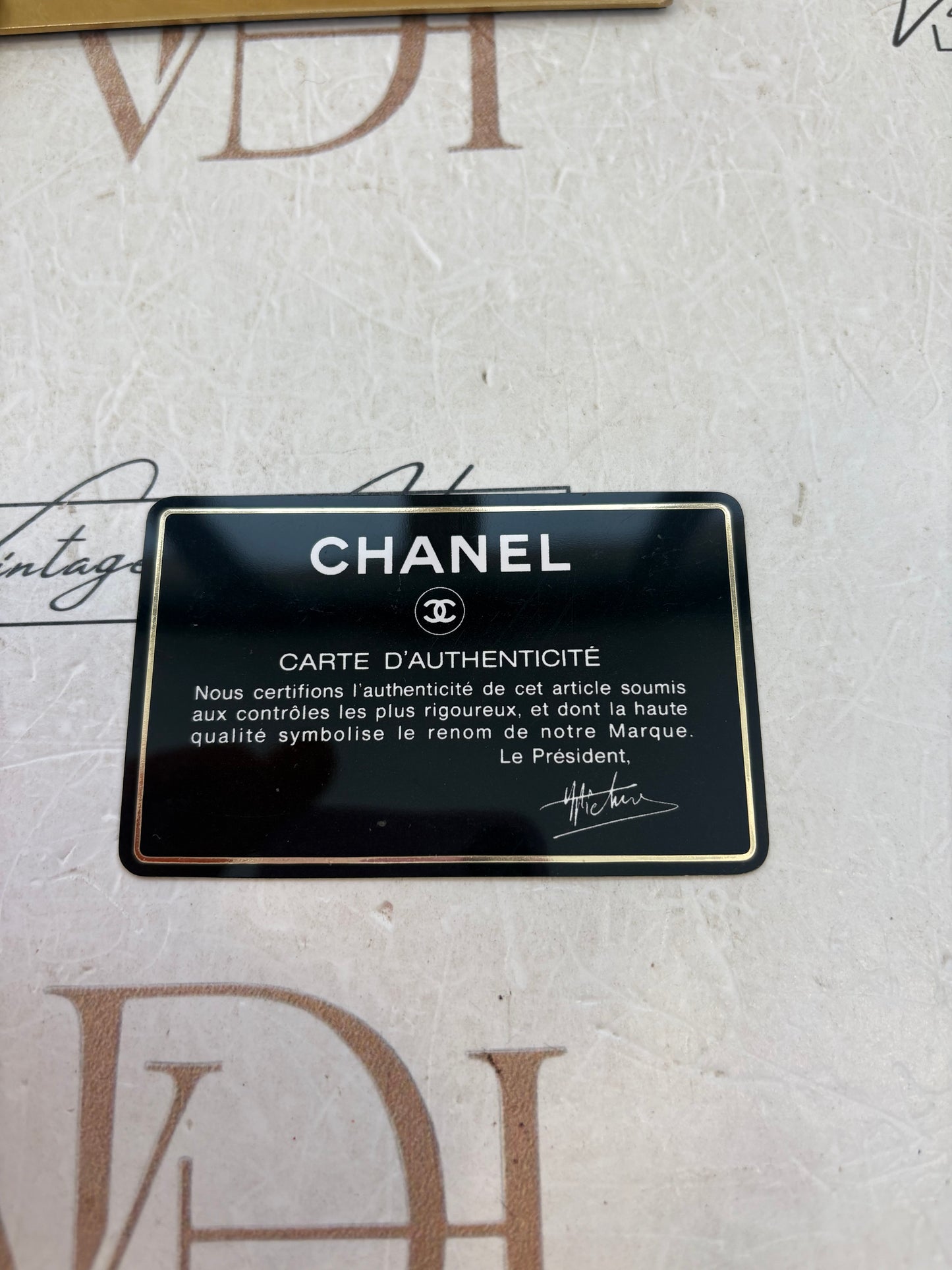 018527 - Chanel White Camera