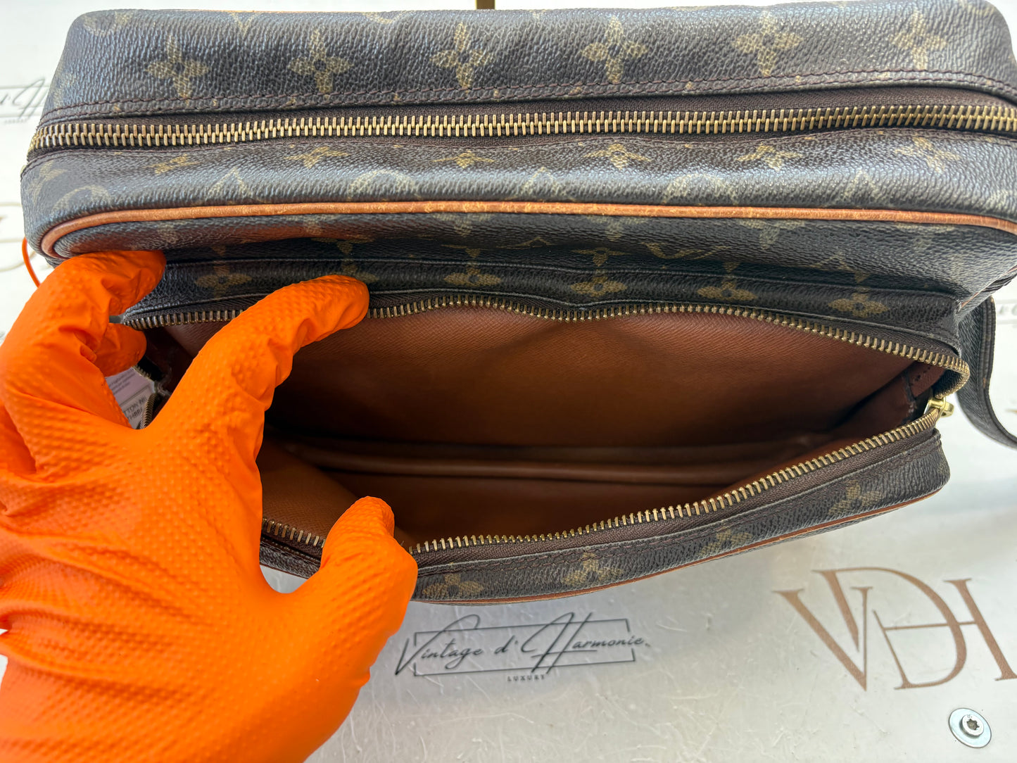 018197 - Louis Vuitton Nile