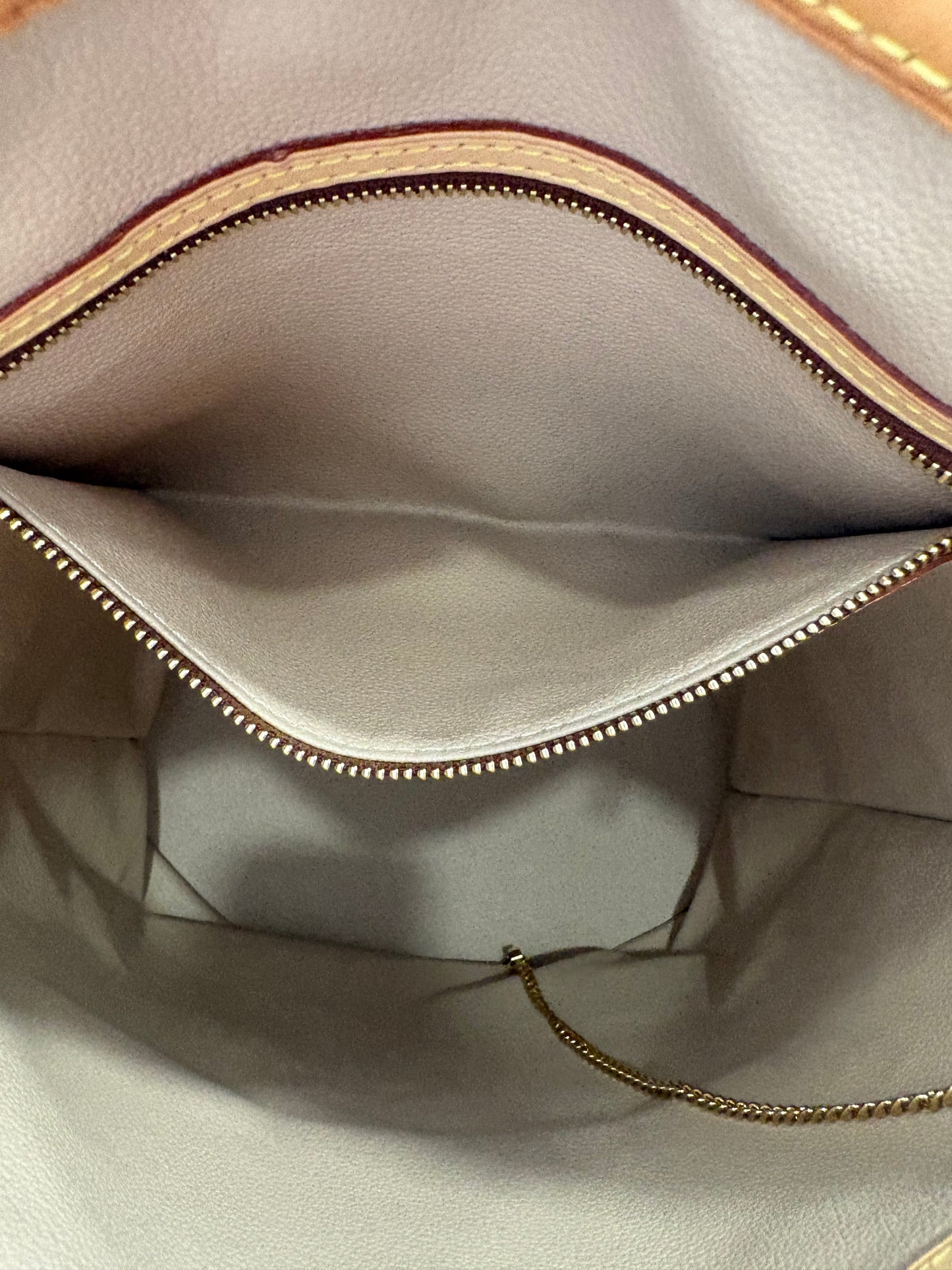 017650 - Louis Vuitton Bucket GM