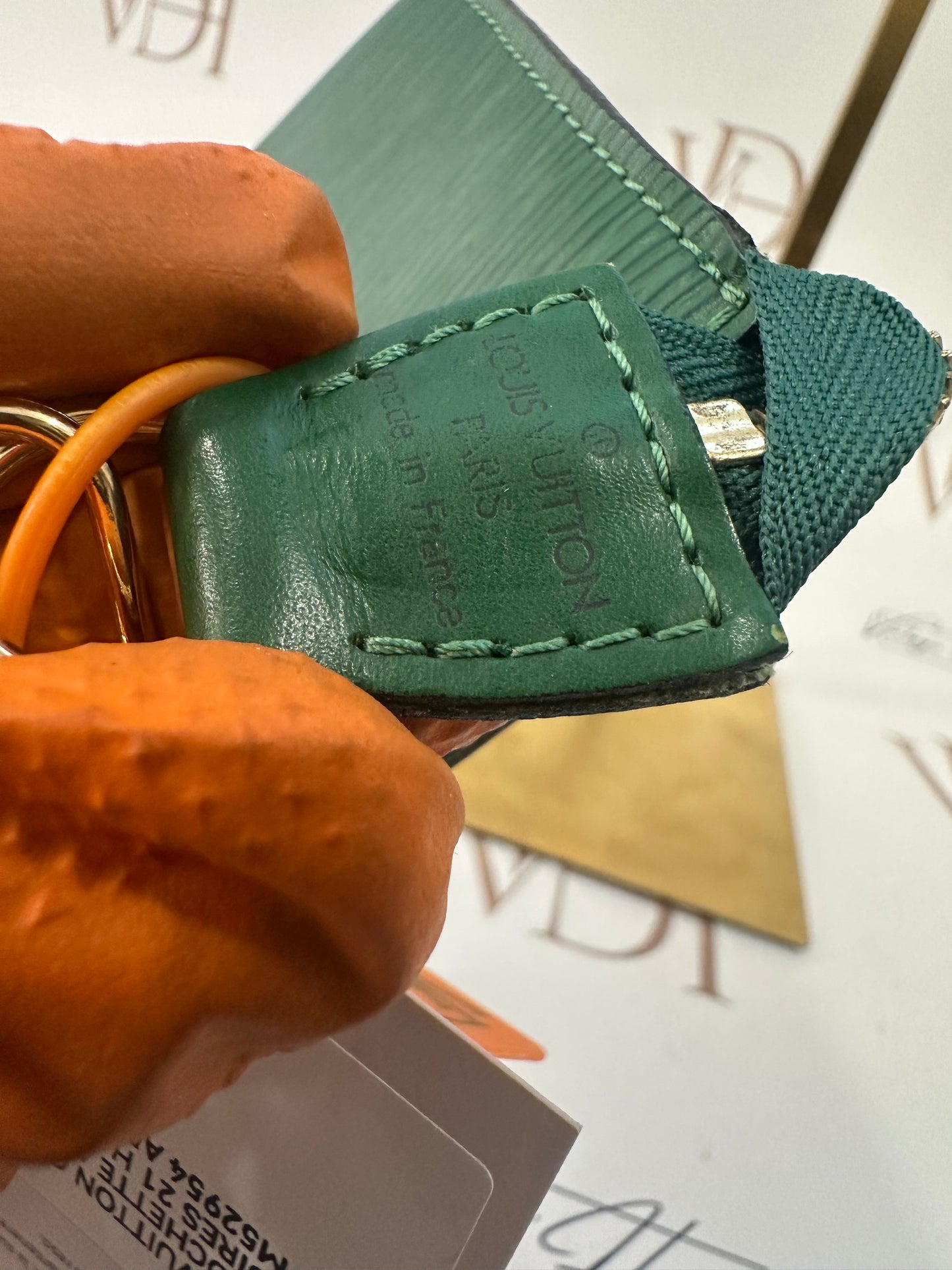 017928 - Louis Vuitton Green Pochette