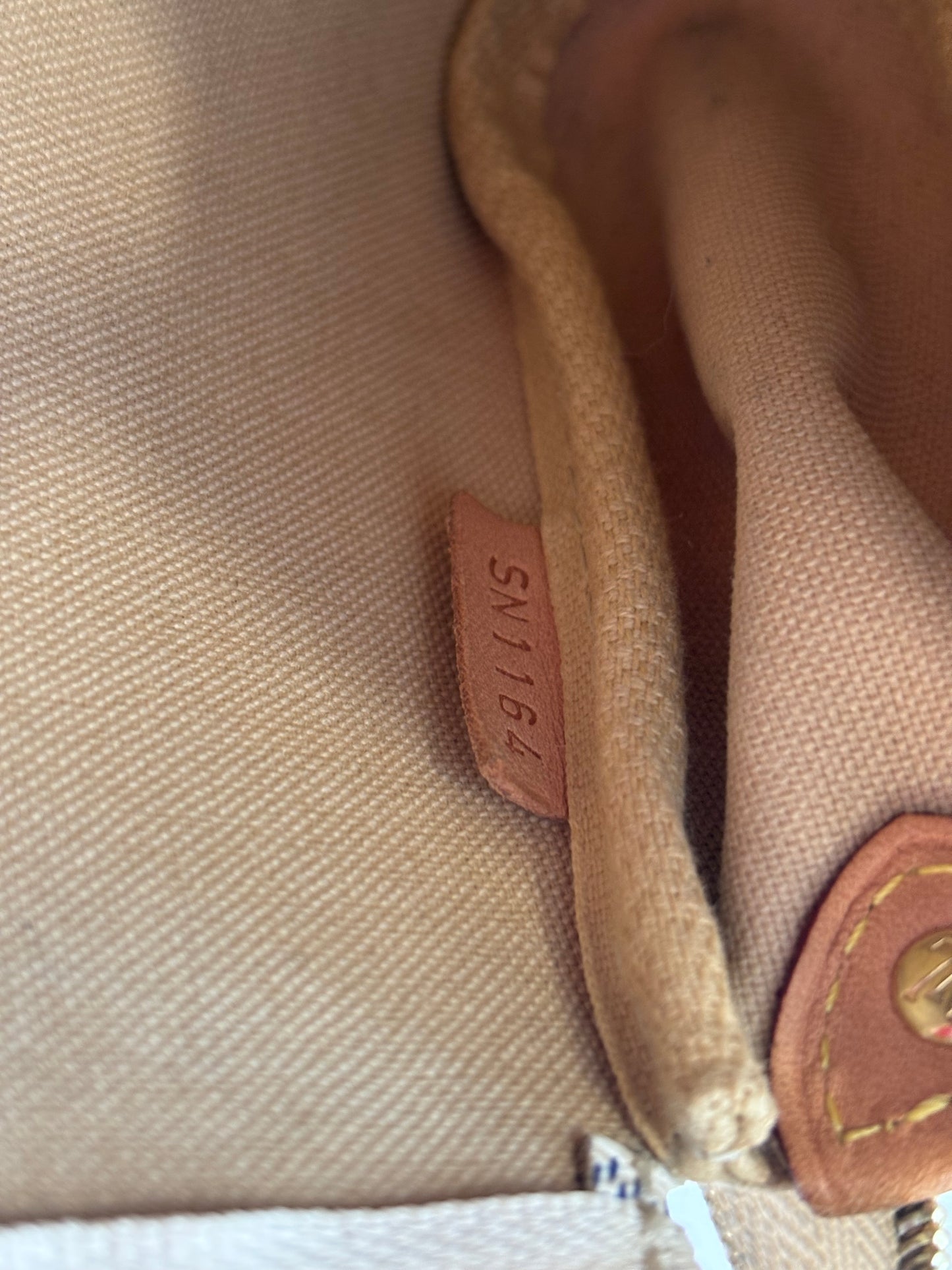 201424 - Louis Vuitton Eva