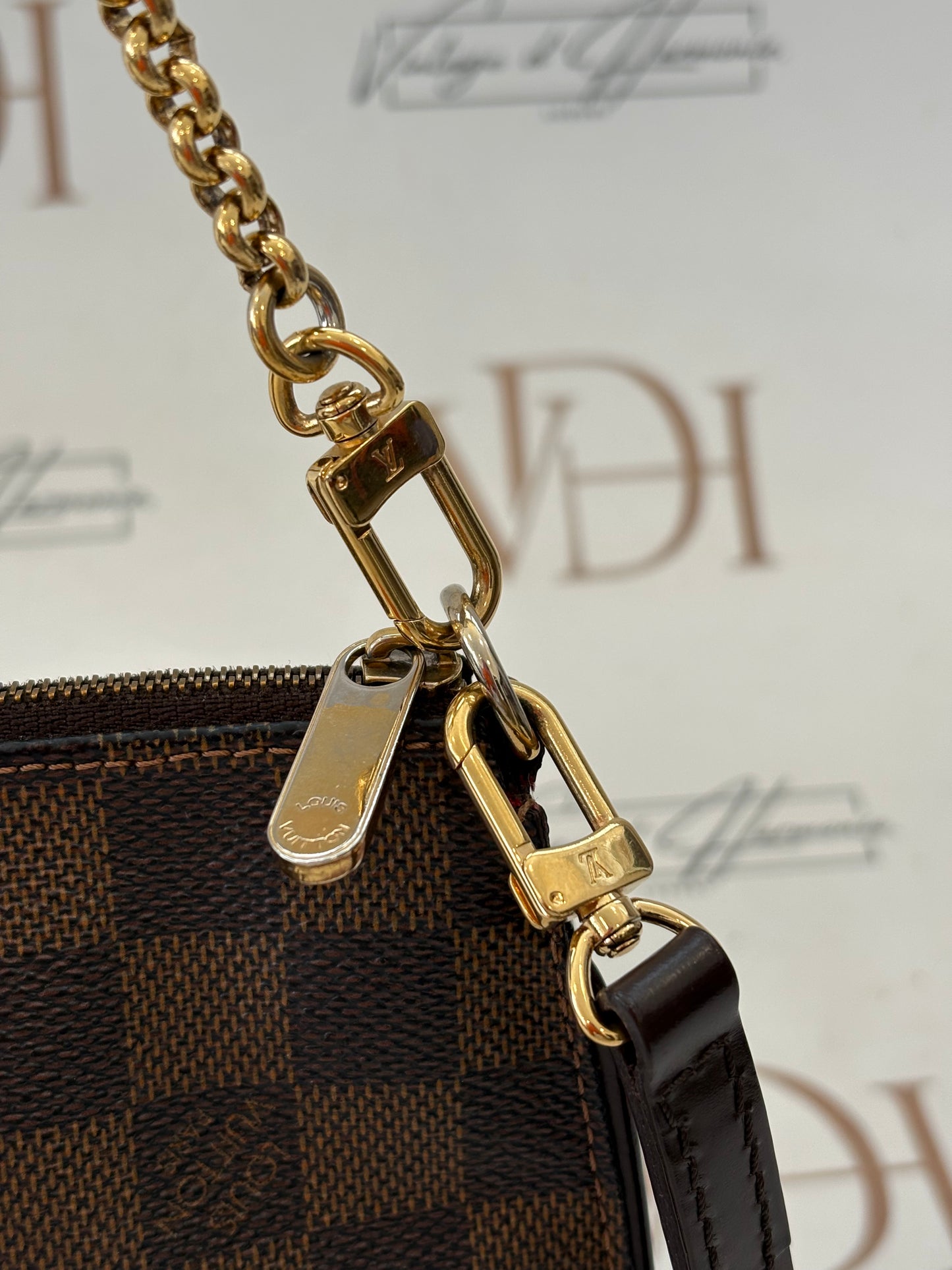 018422 - Louis Vuitton Eva