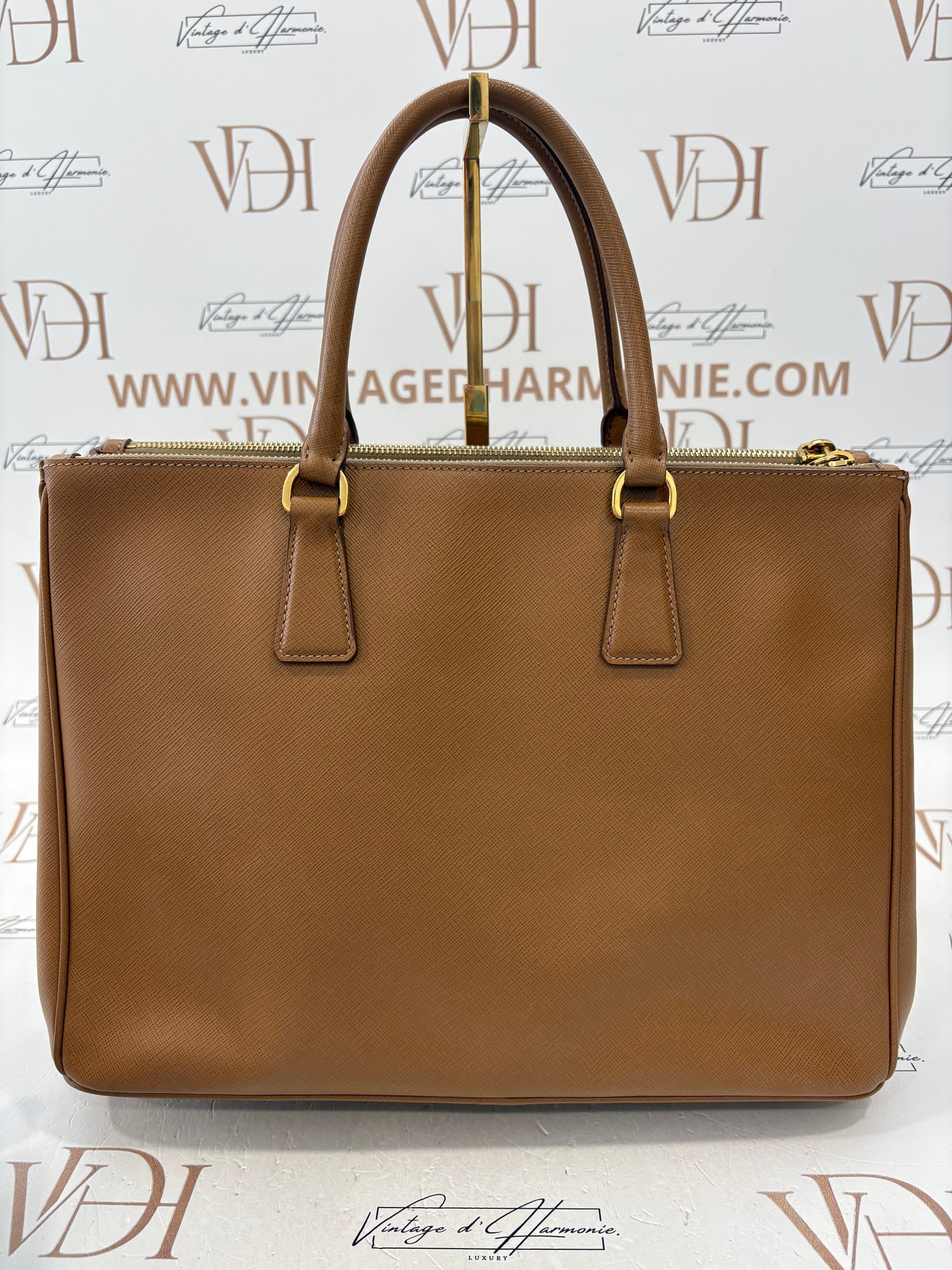 384302 - Prada Galleria