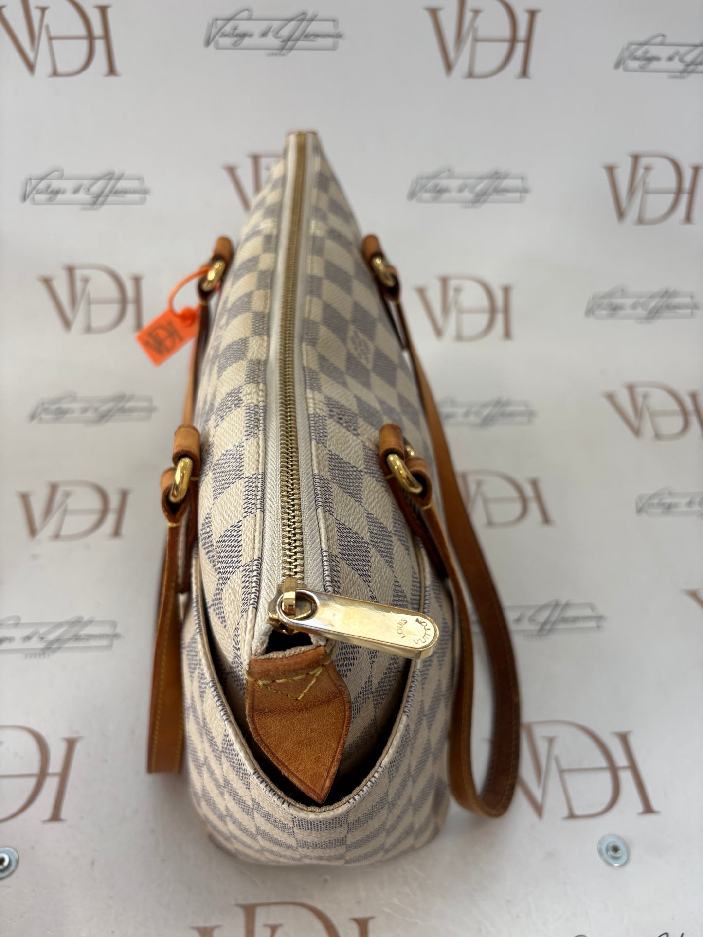 018213 - Louis Vuitton Azur Totally PM
