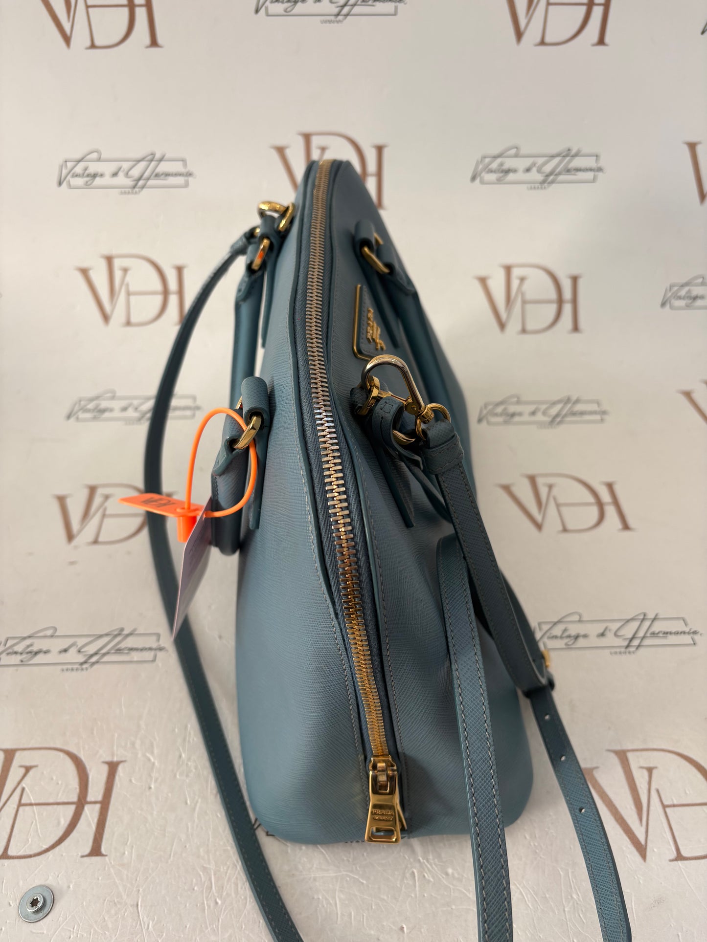 383949 - Prada Promenate