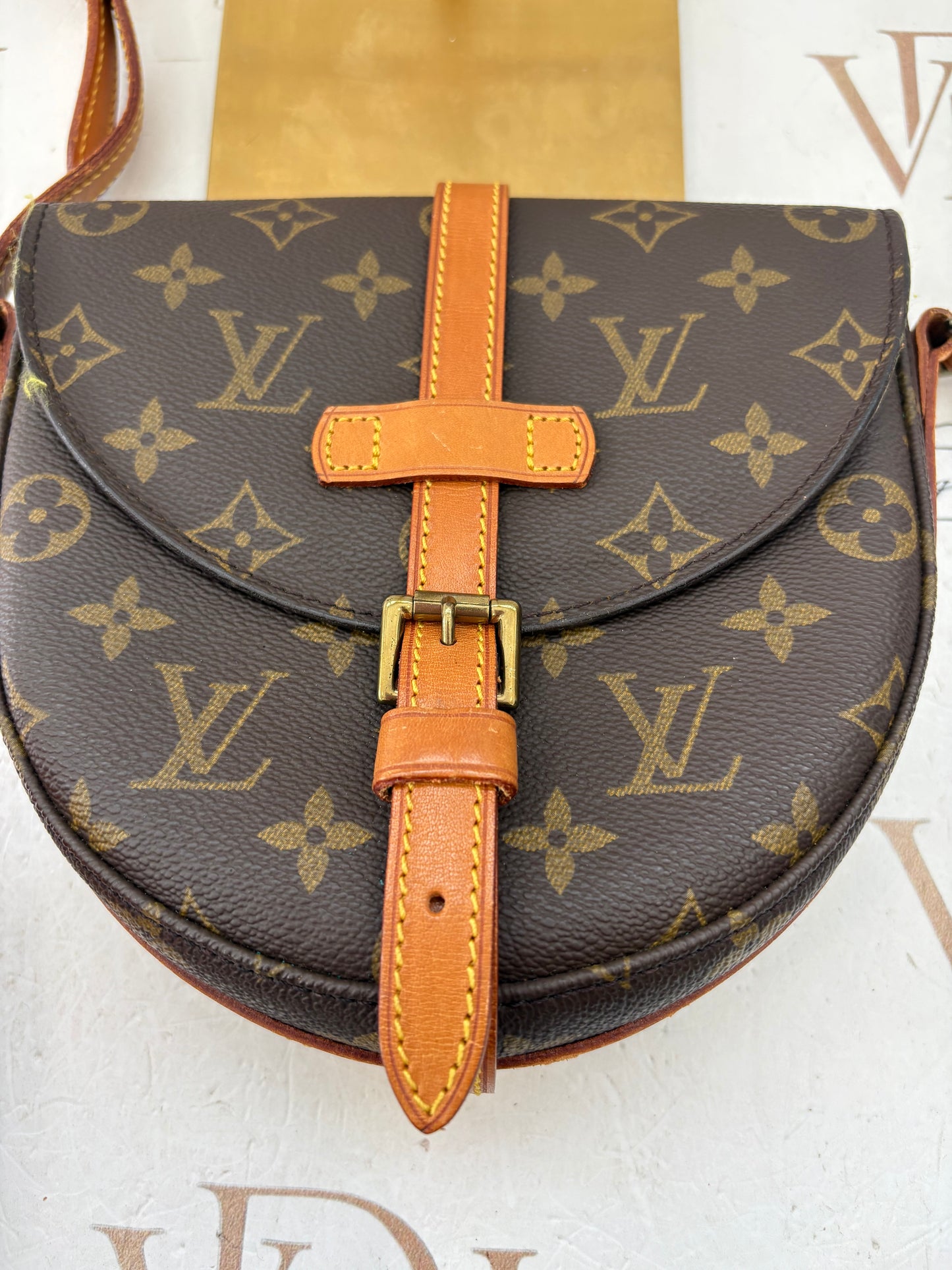 018385 - Louis Vuitton Chantilly PM