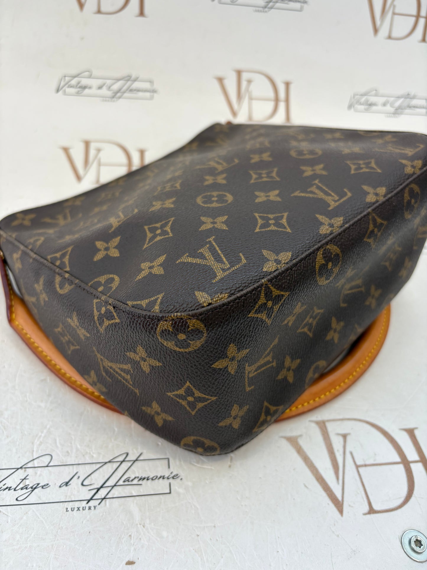 018320 - Louis Vuitton Looping MM