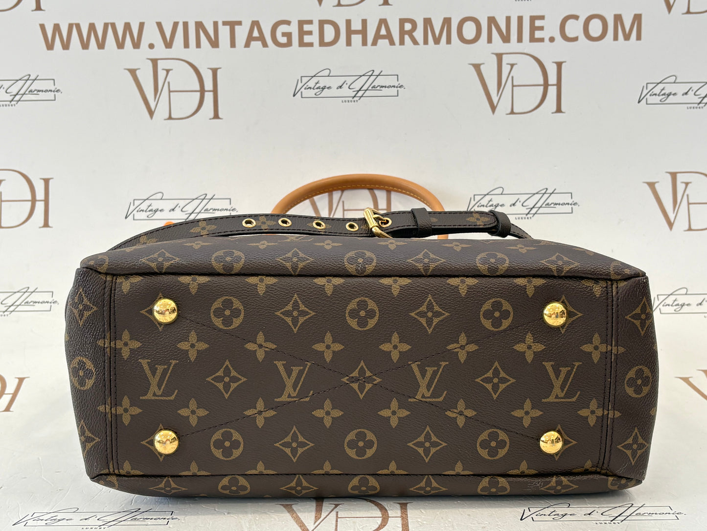 201112 - Louis Vuitton Pallas