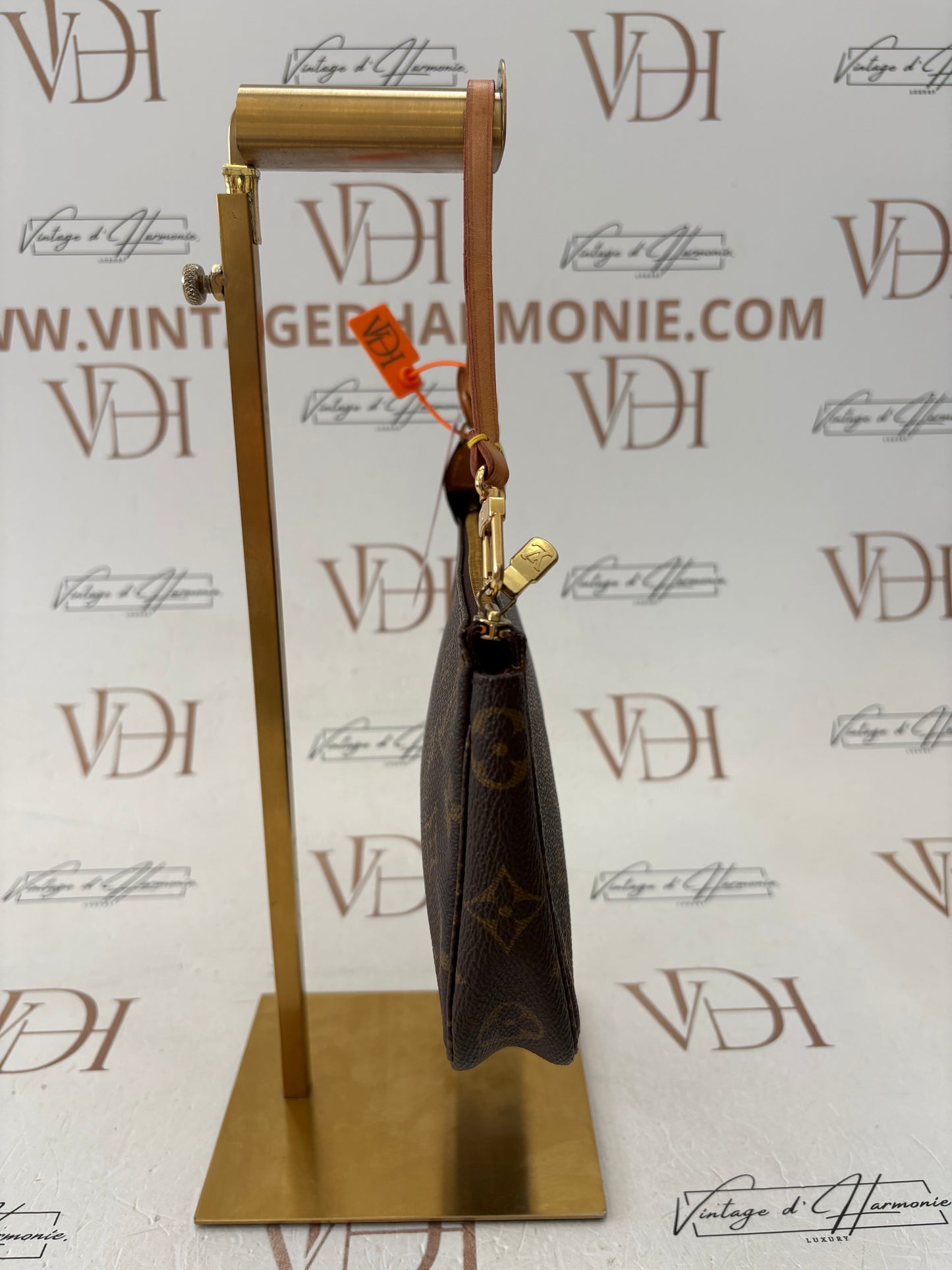 018555 - Louis Vuitton Pochette Accessoires
