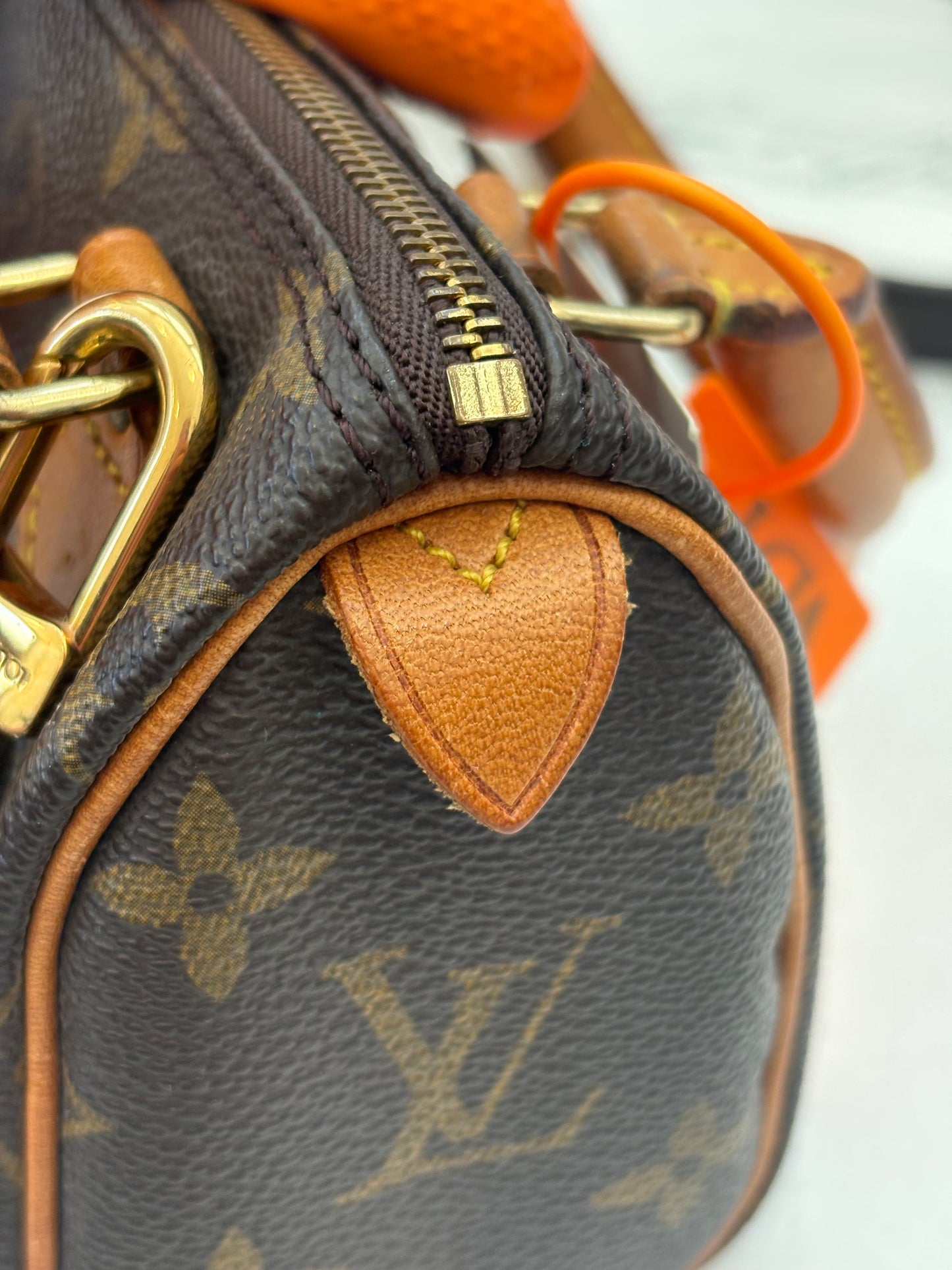 018827 - Louis Vuitton Mini Speedy