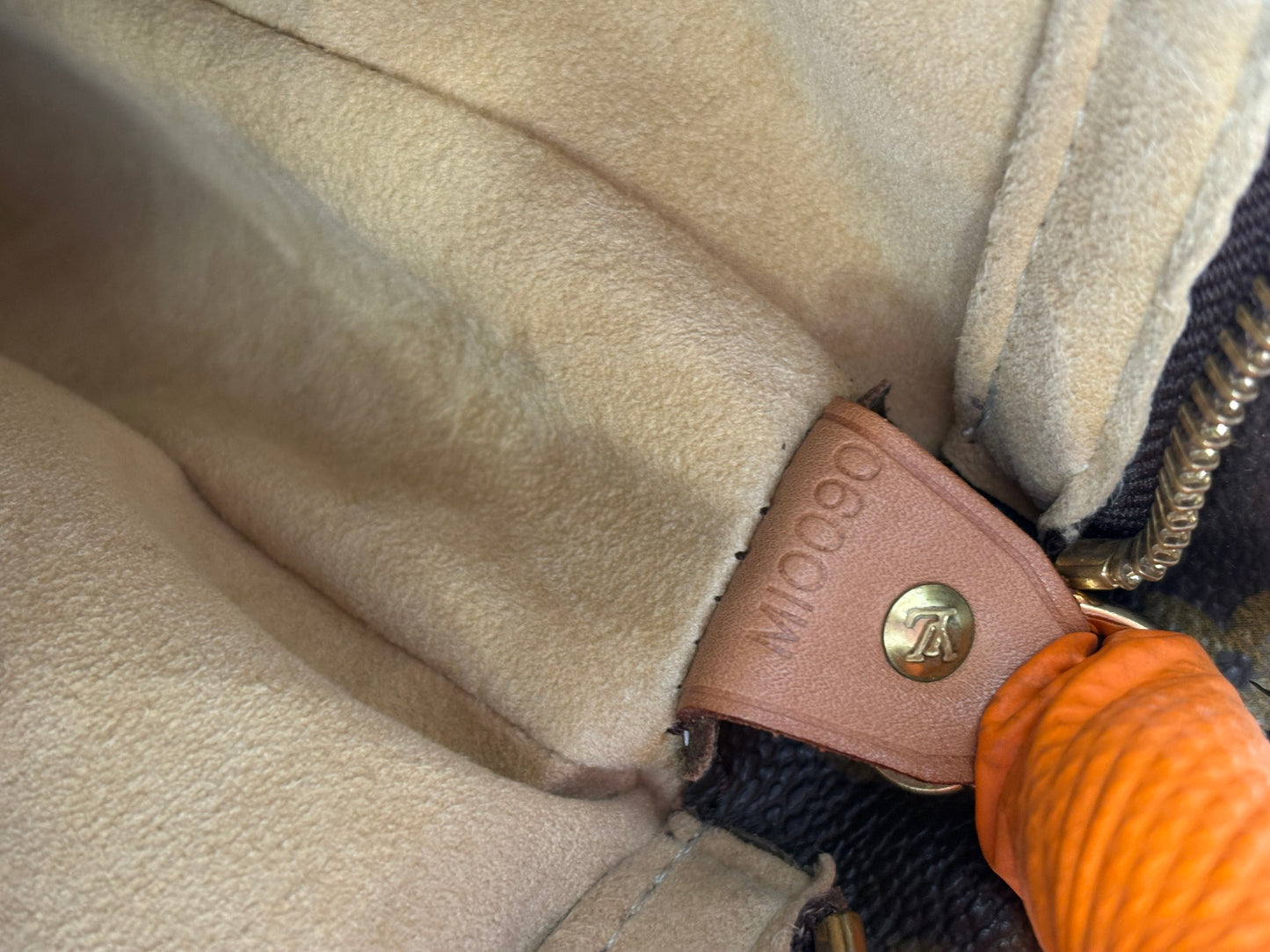 017150 - Louis Vuitton Looping GM