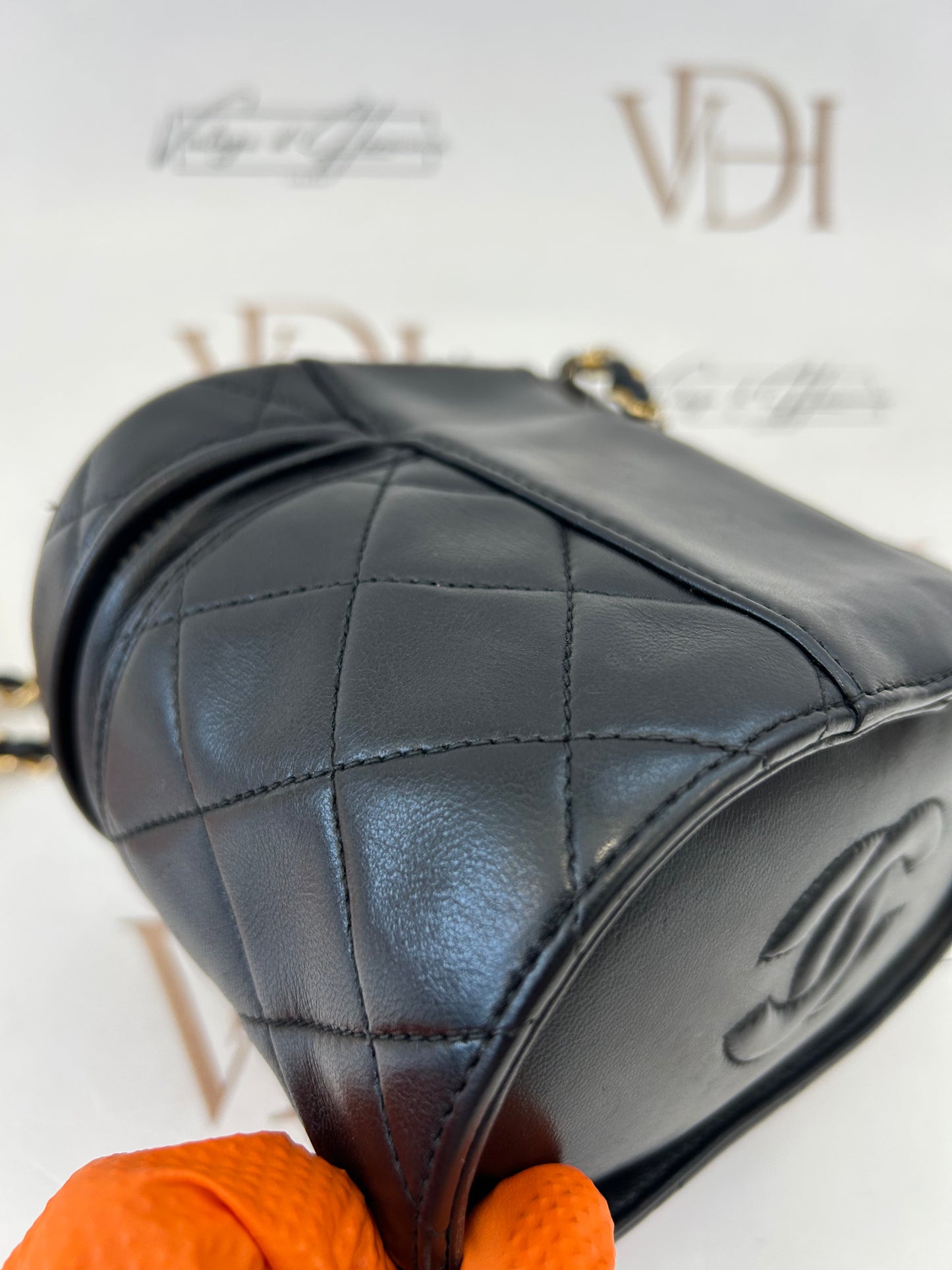 017040 - Chanel Black Lambskin Chain Shoulder Bag