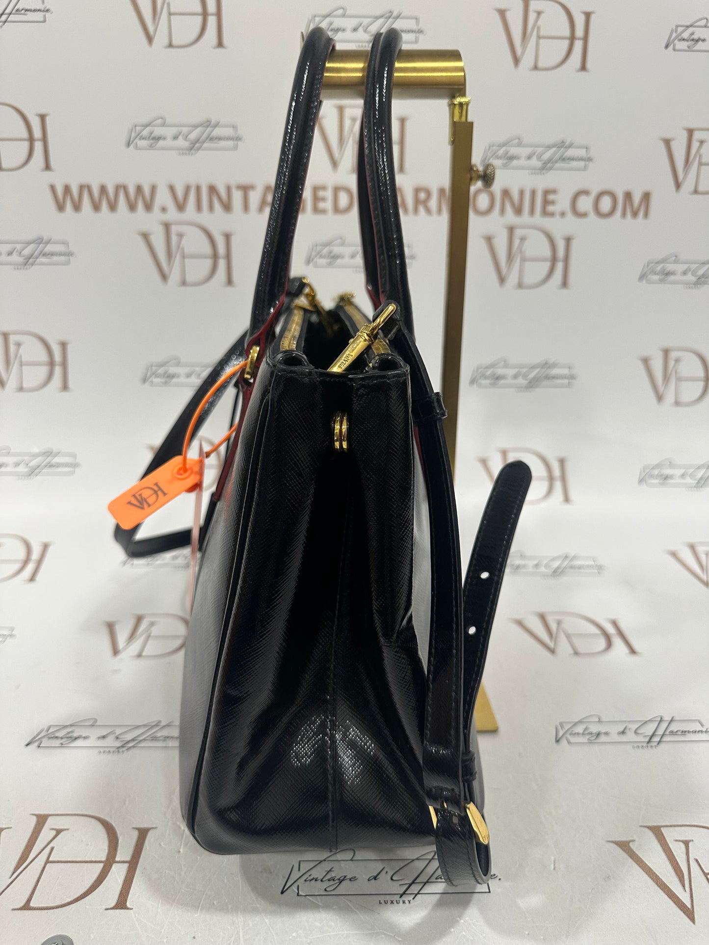 382946 - Prada Galleria Black