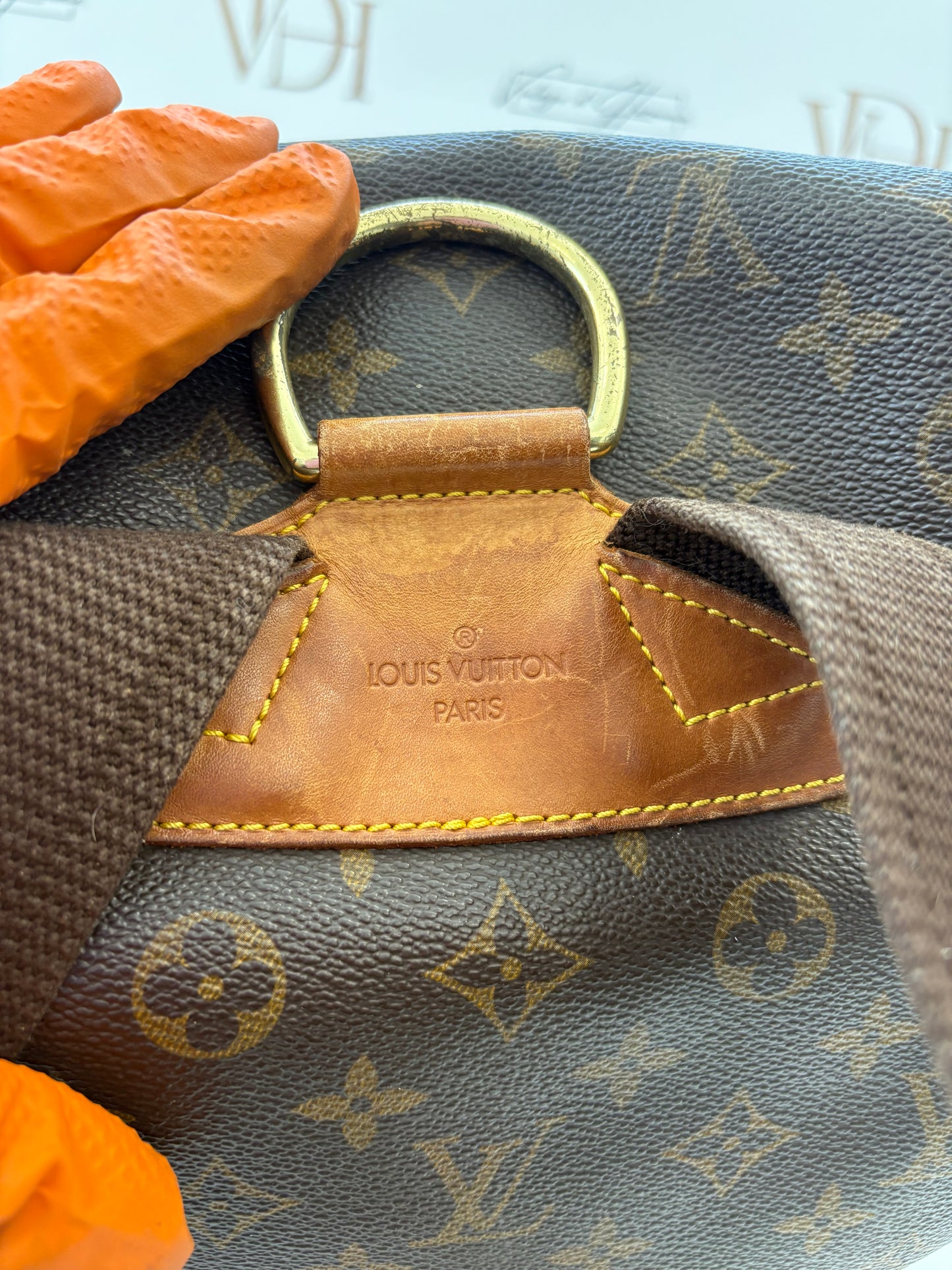 018121 - Louis Vuitton Montsouris GM
