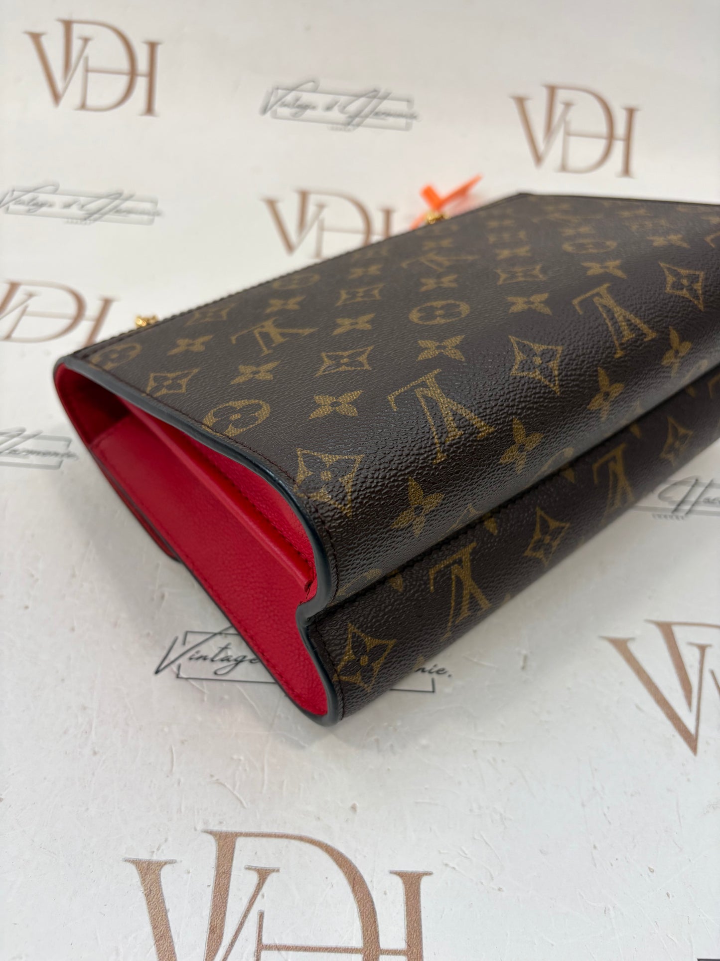 383845 - Louis Vuitton Victoire