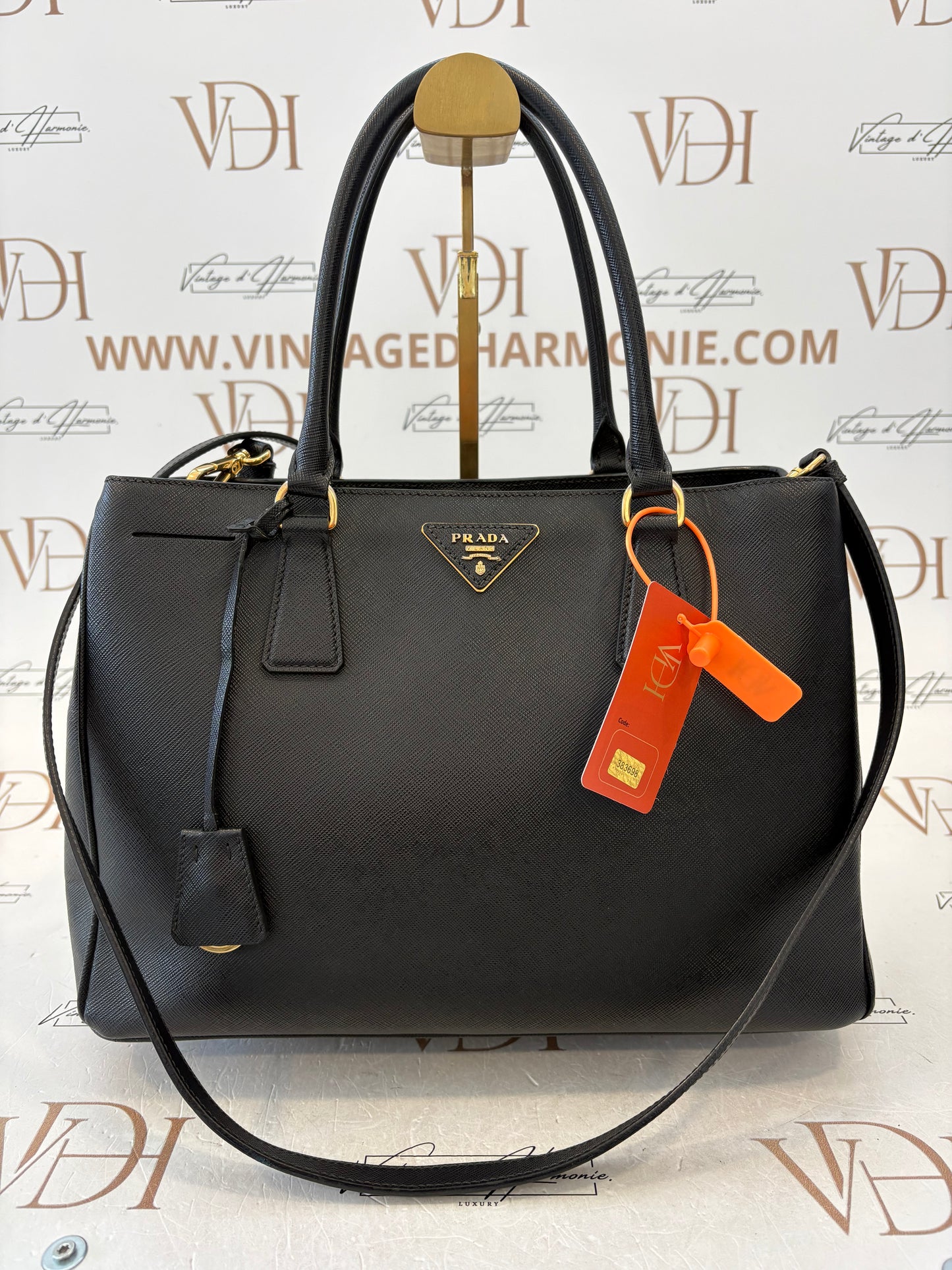 383698 - Prada Galleria Black