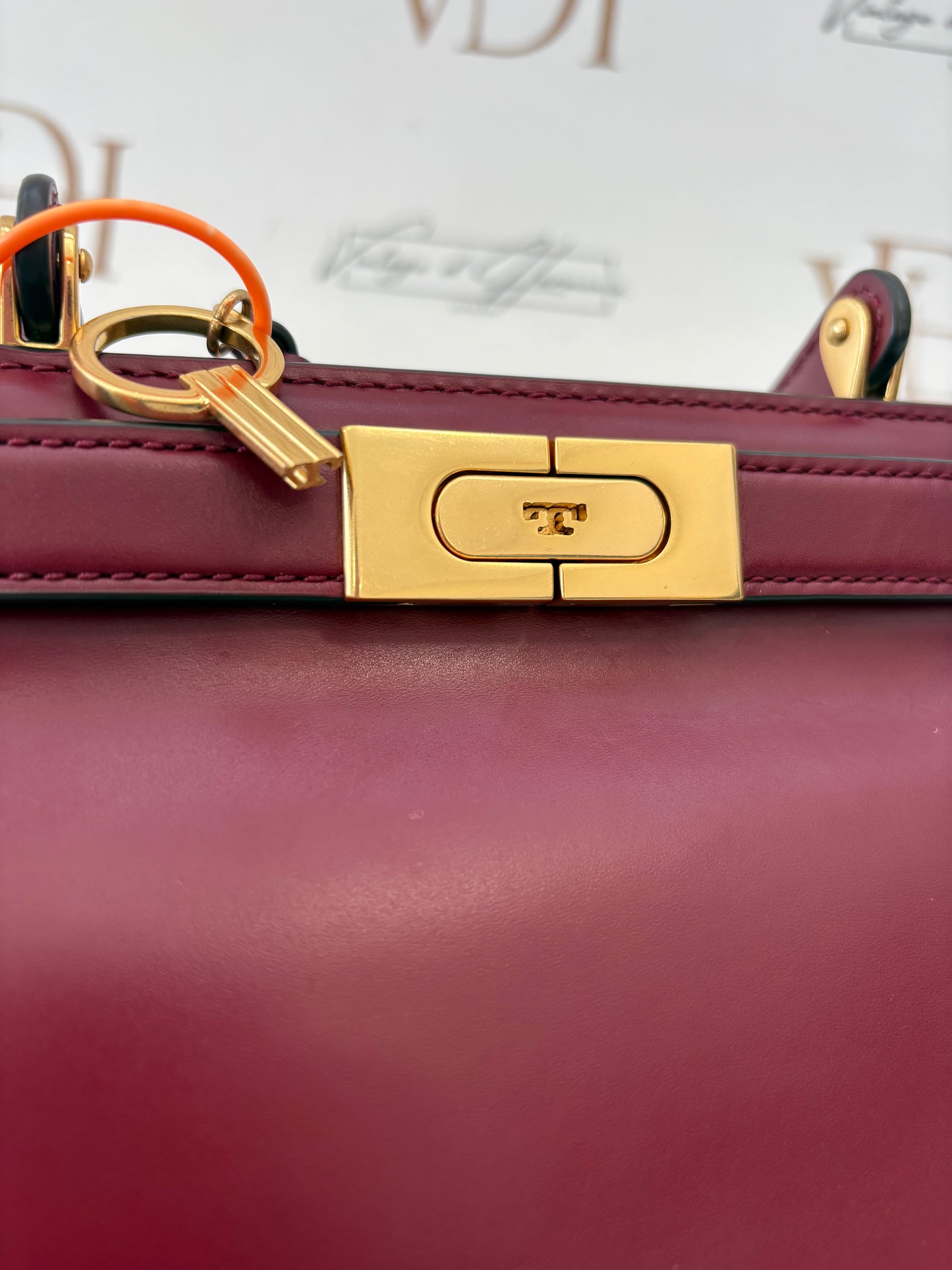 383006 - Tory Burch Lee