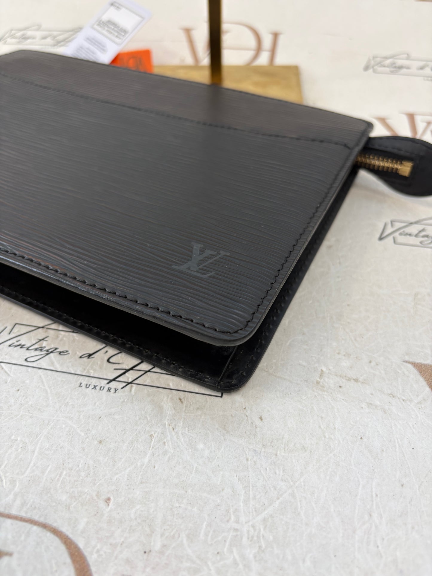 018305 - Louis Vuitton Pochette Homme