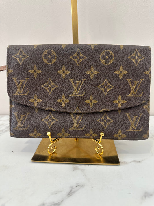 Louis Vuitton Round Wallet