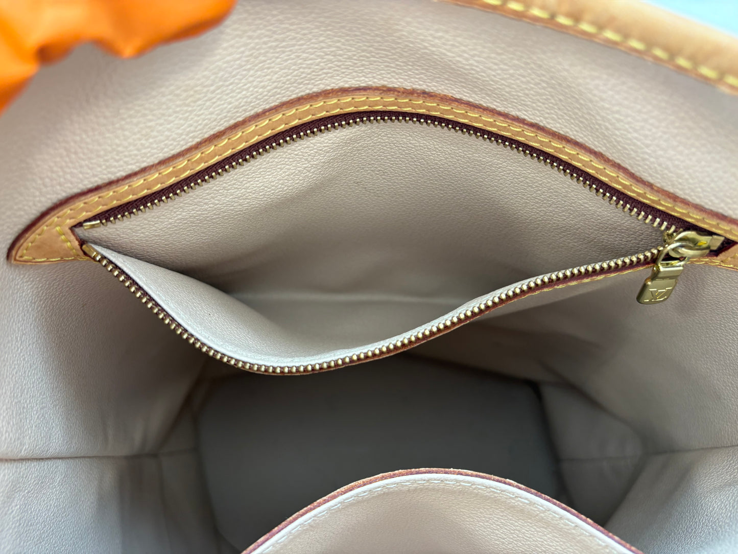 018539 - Louis Vuitton Bucket GM