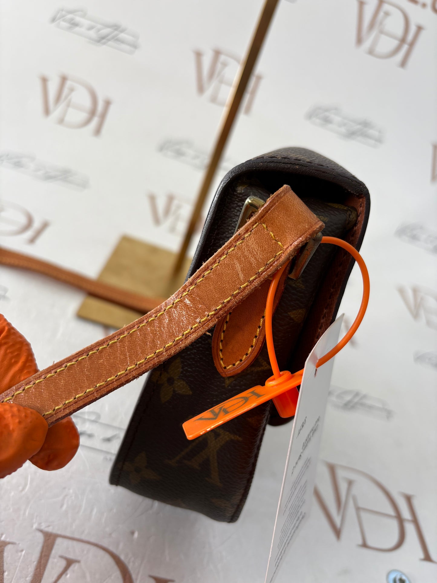 018920 - Louis Vuitton Saint Cloud PM
