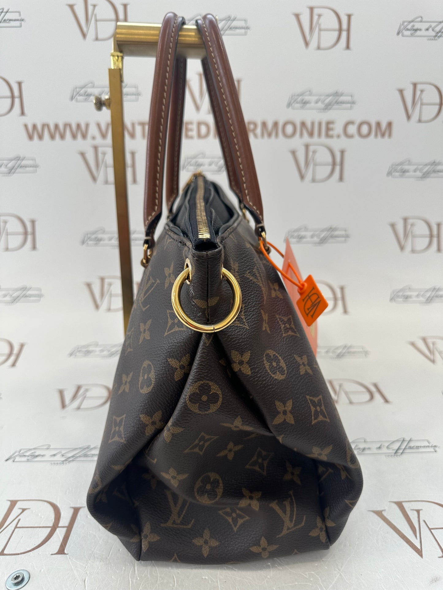 017896 - Louis Vuitton Pallas