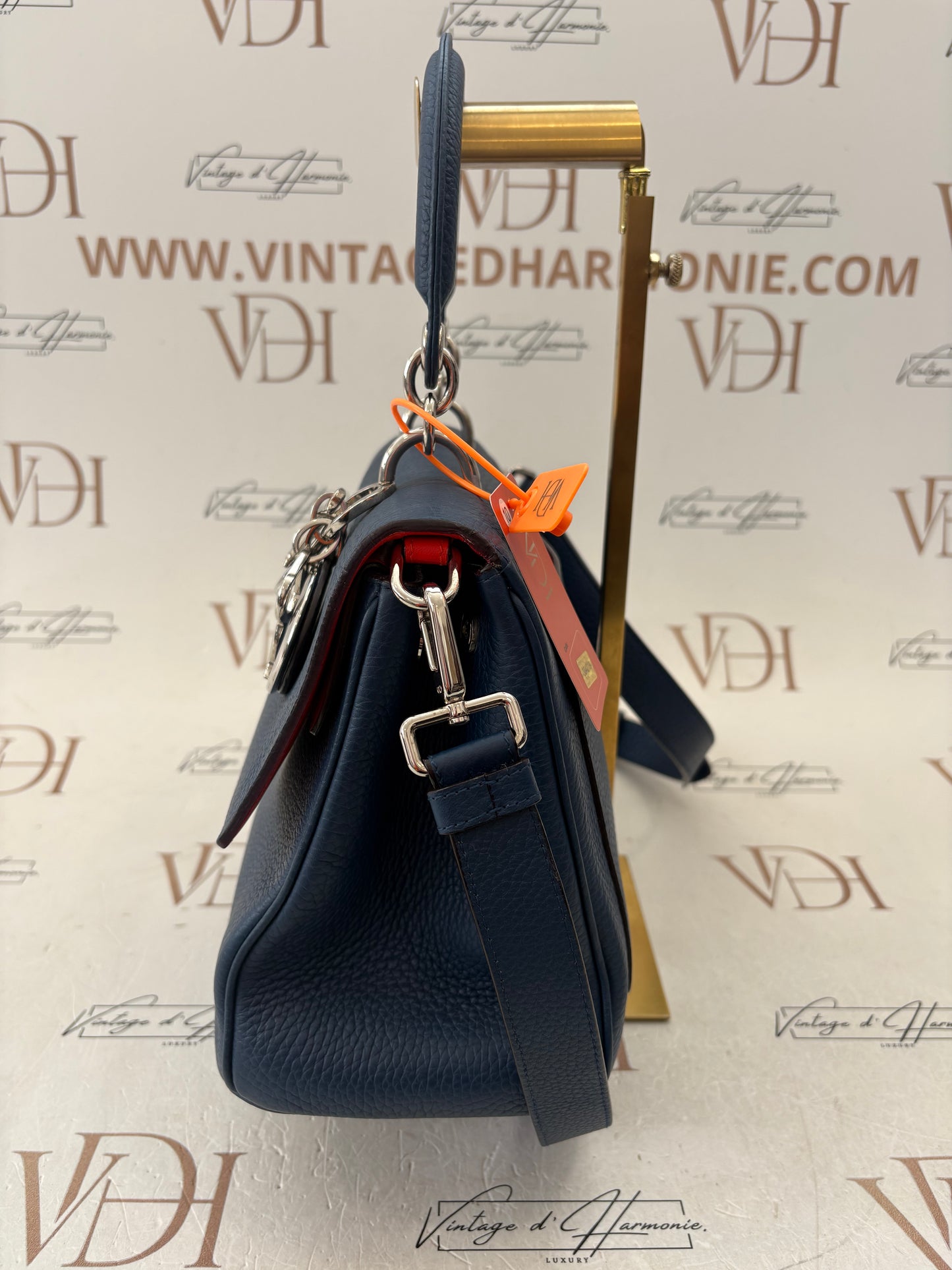 384219 - Dior Be Dior