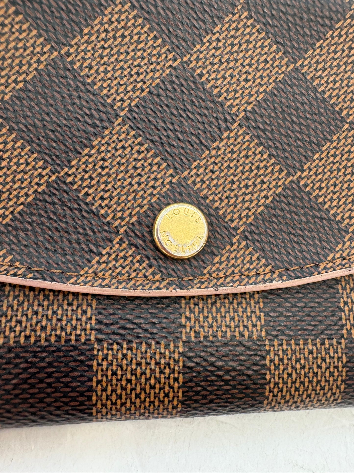 383384 - Louis Vuitton Caissa Wallet