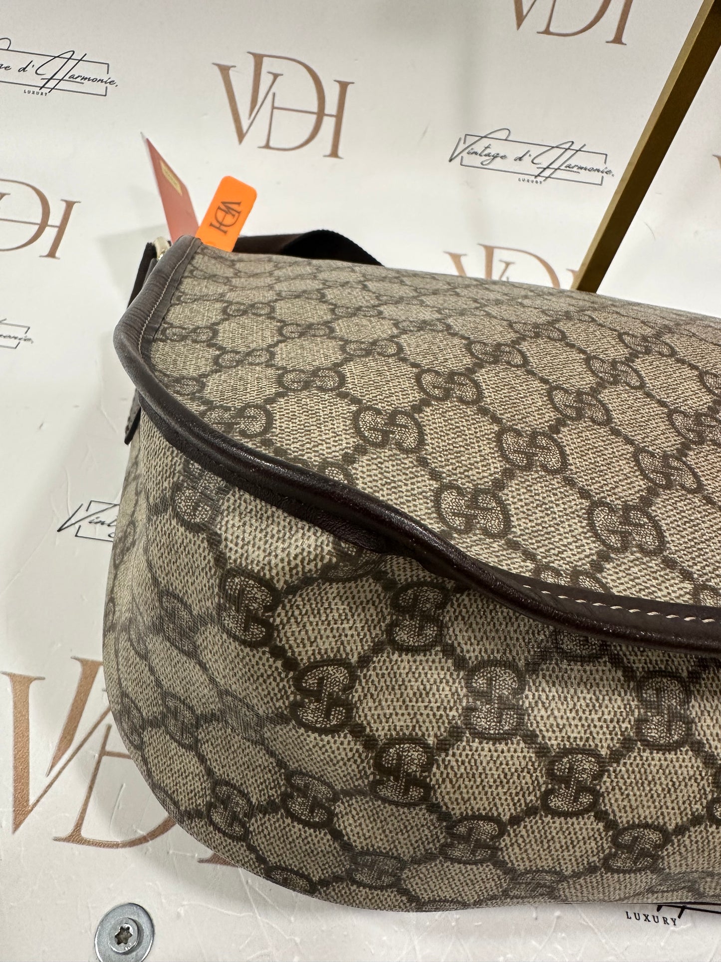 382550 - Gucci Messenger
