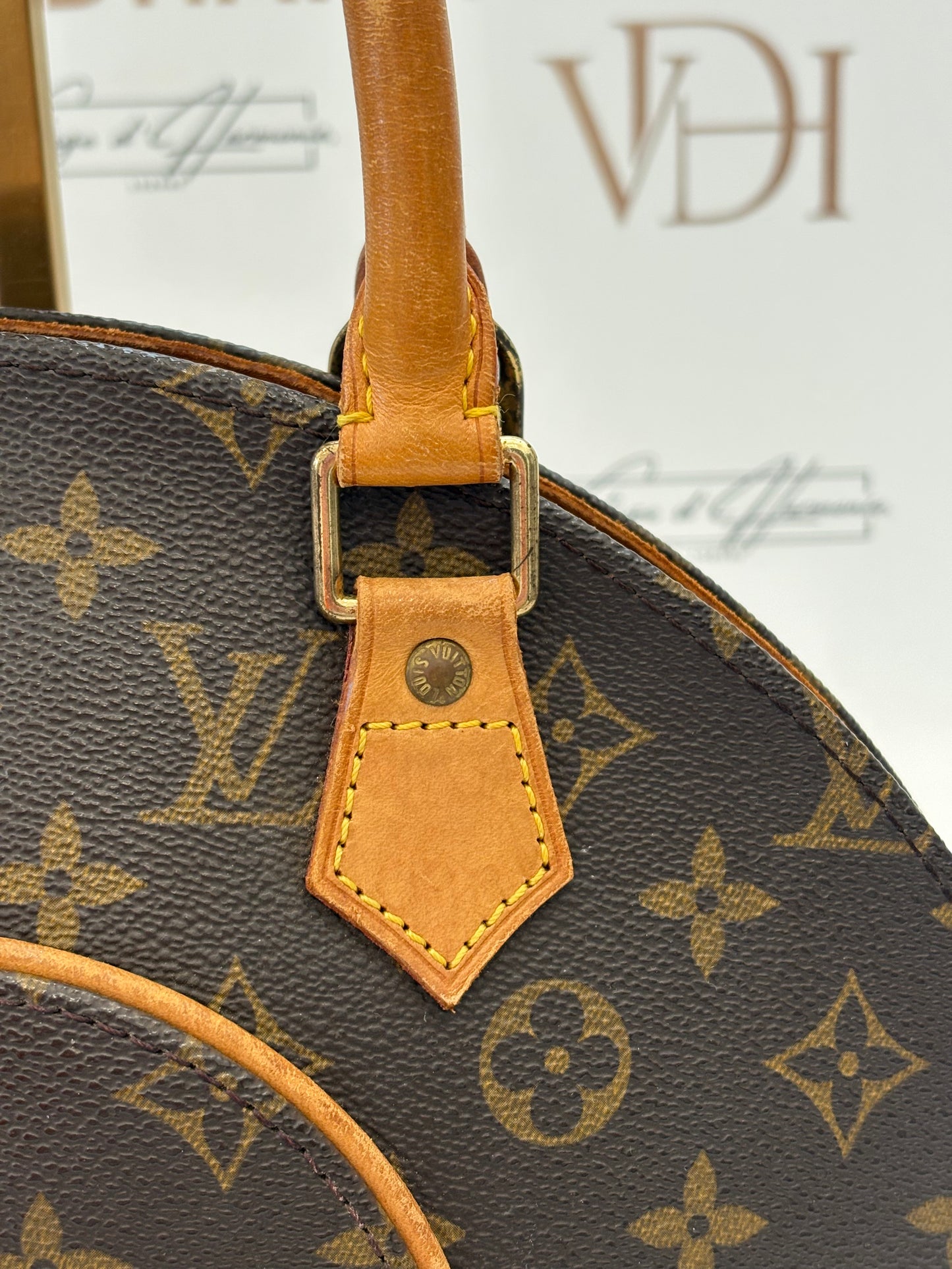 018054 - Louis Vuitton Ellipse