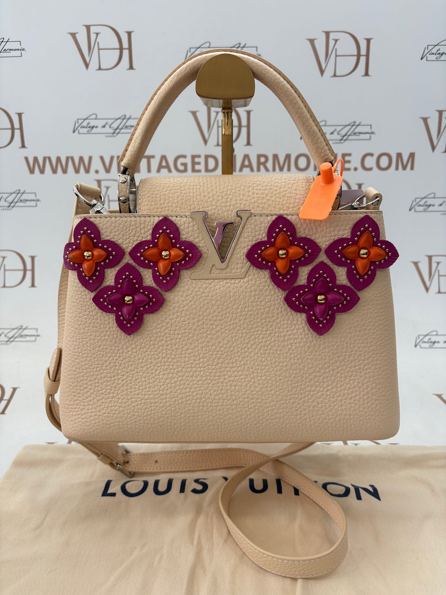 384297 - Louis Vuitton Capucines BB