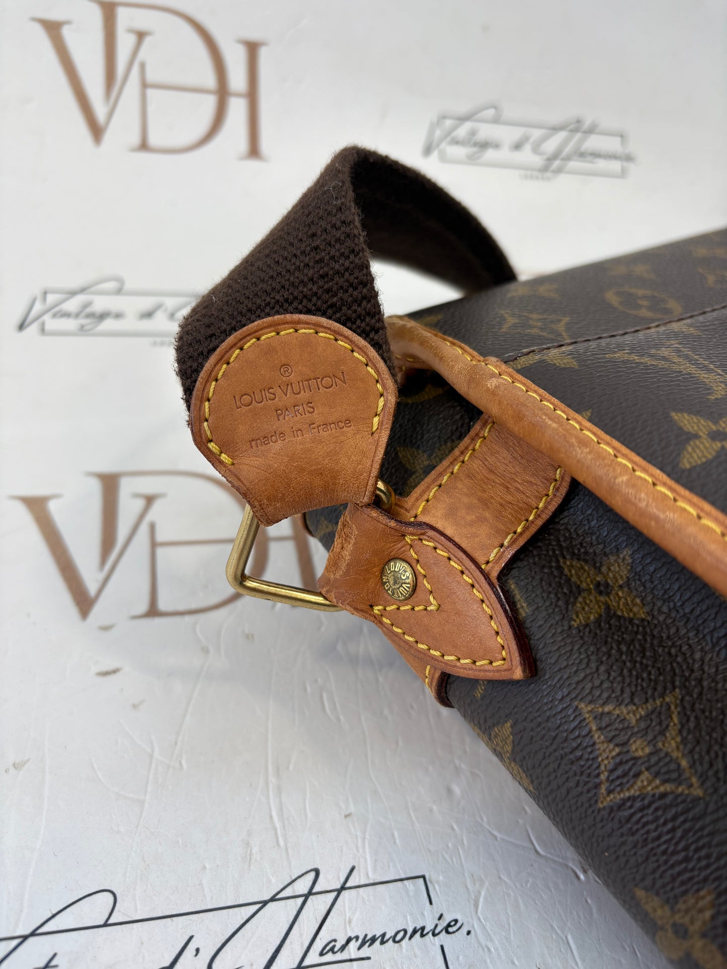 018720 - Louis Vuitton Gibeciere GM