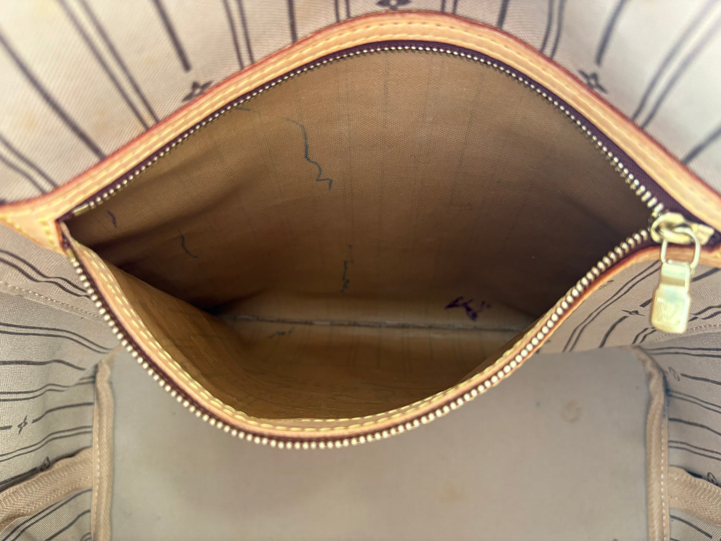 018588 - Louis Vuitton Neverfull MM