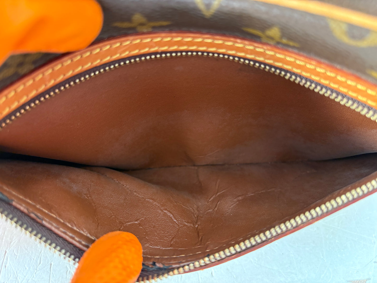 018939 - Louis Vuitton Dragonne GM