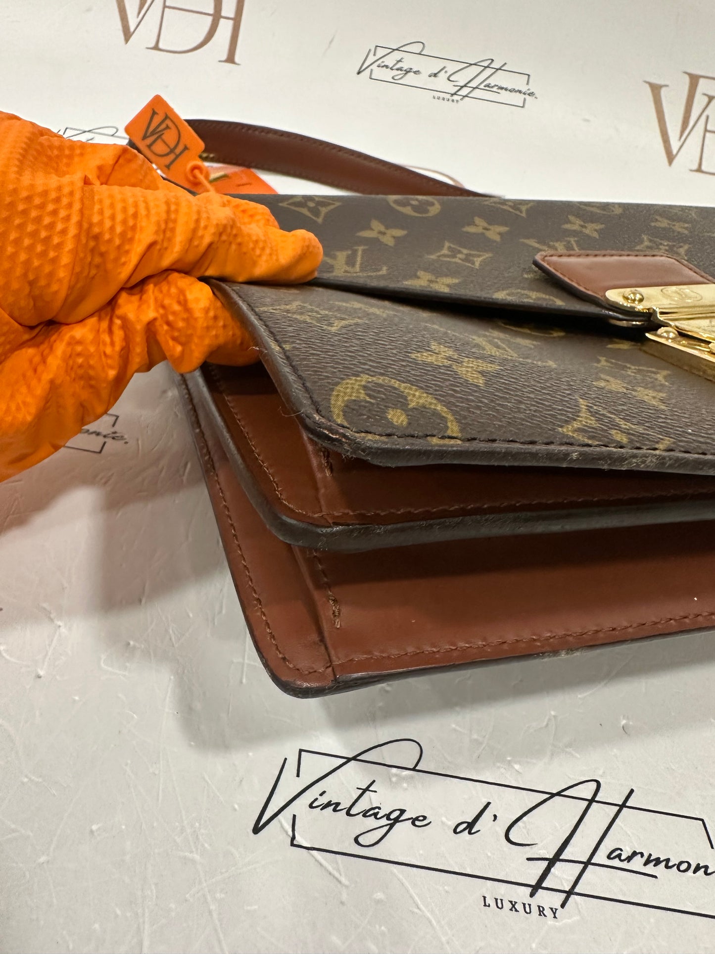016872 - Louis Vuitton Concorde