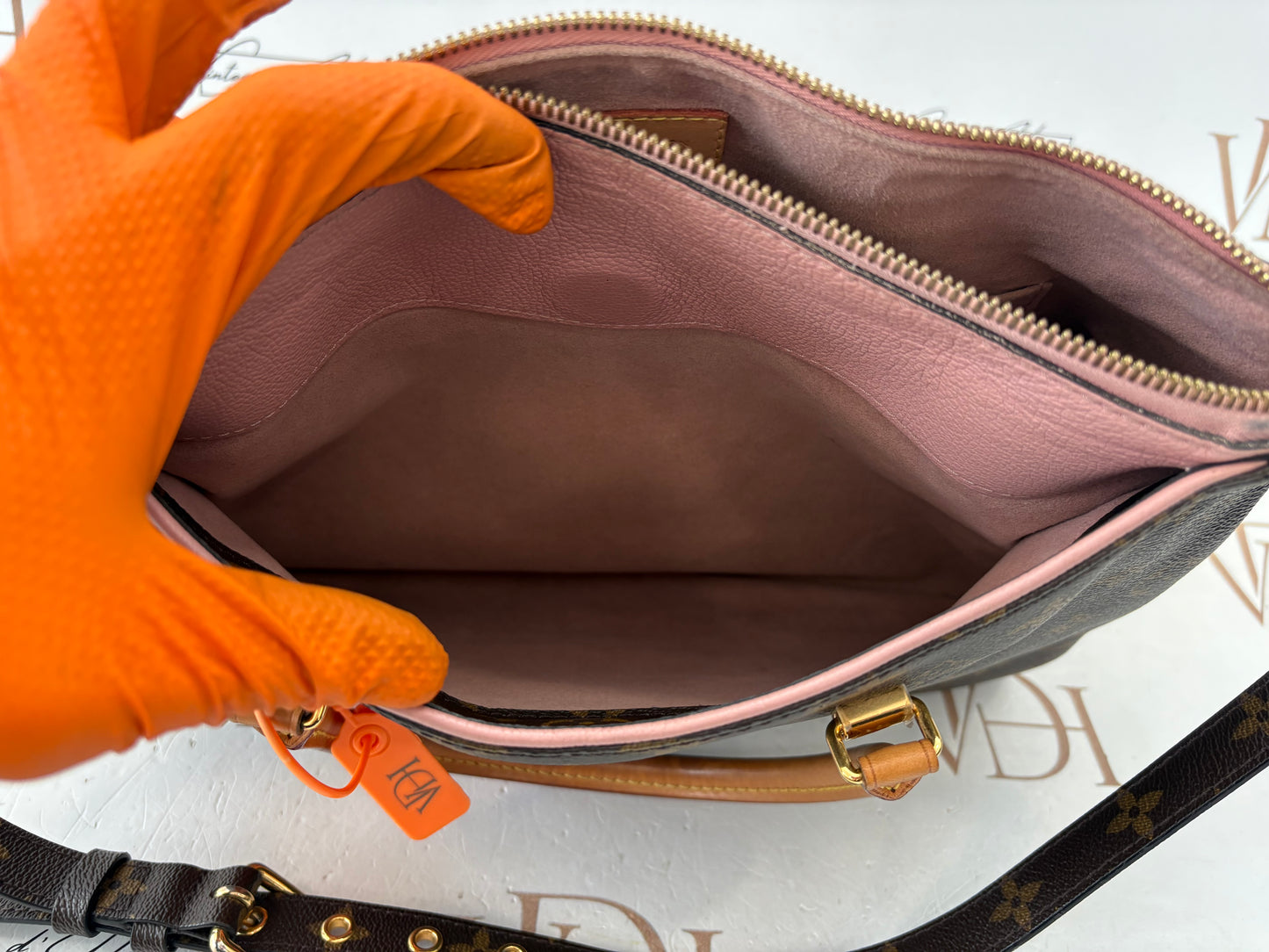 201184 - Louis Vuitton Pallas
