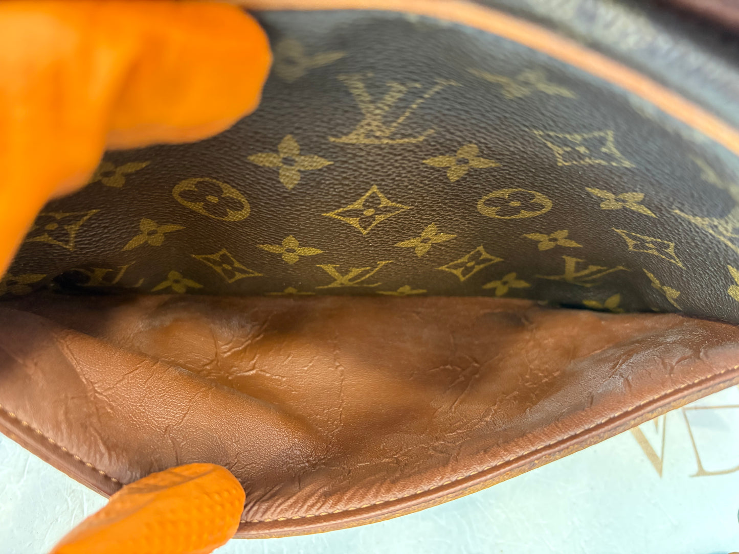 018289 - Louis Vuitton Trocadero 24