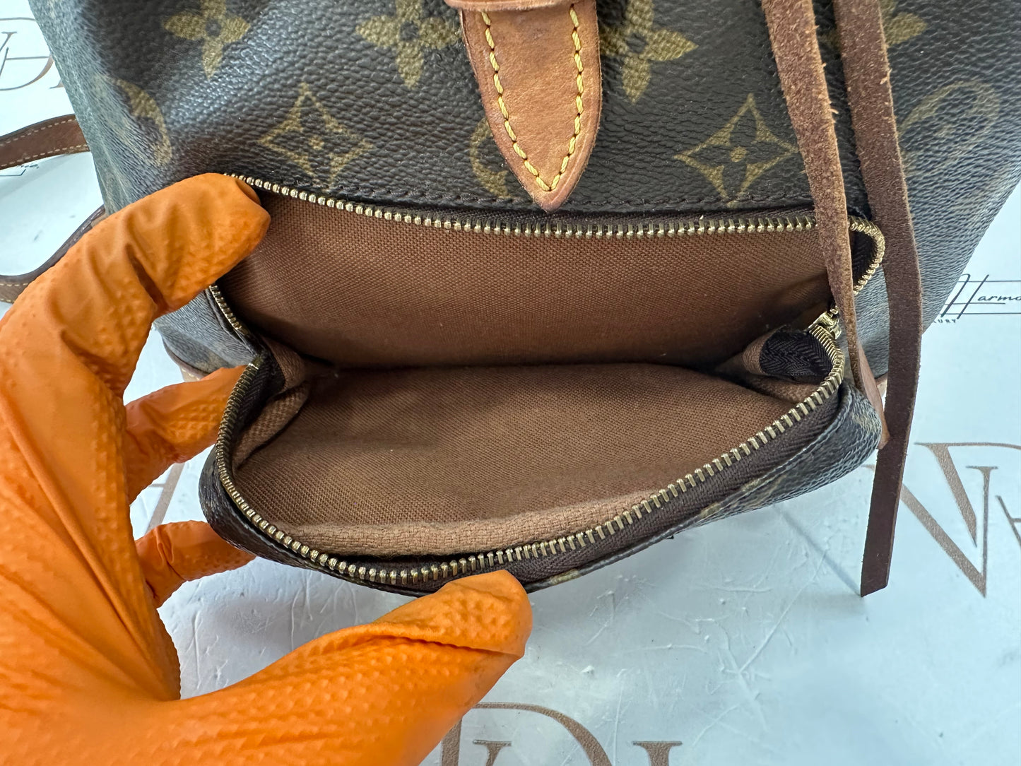 017812 - Louis Vuitton Montsouris MM