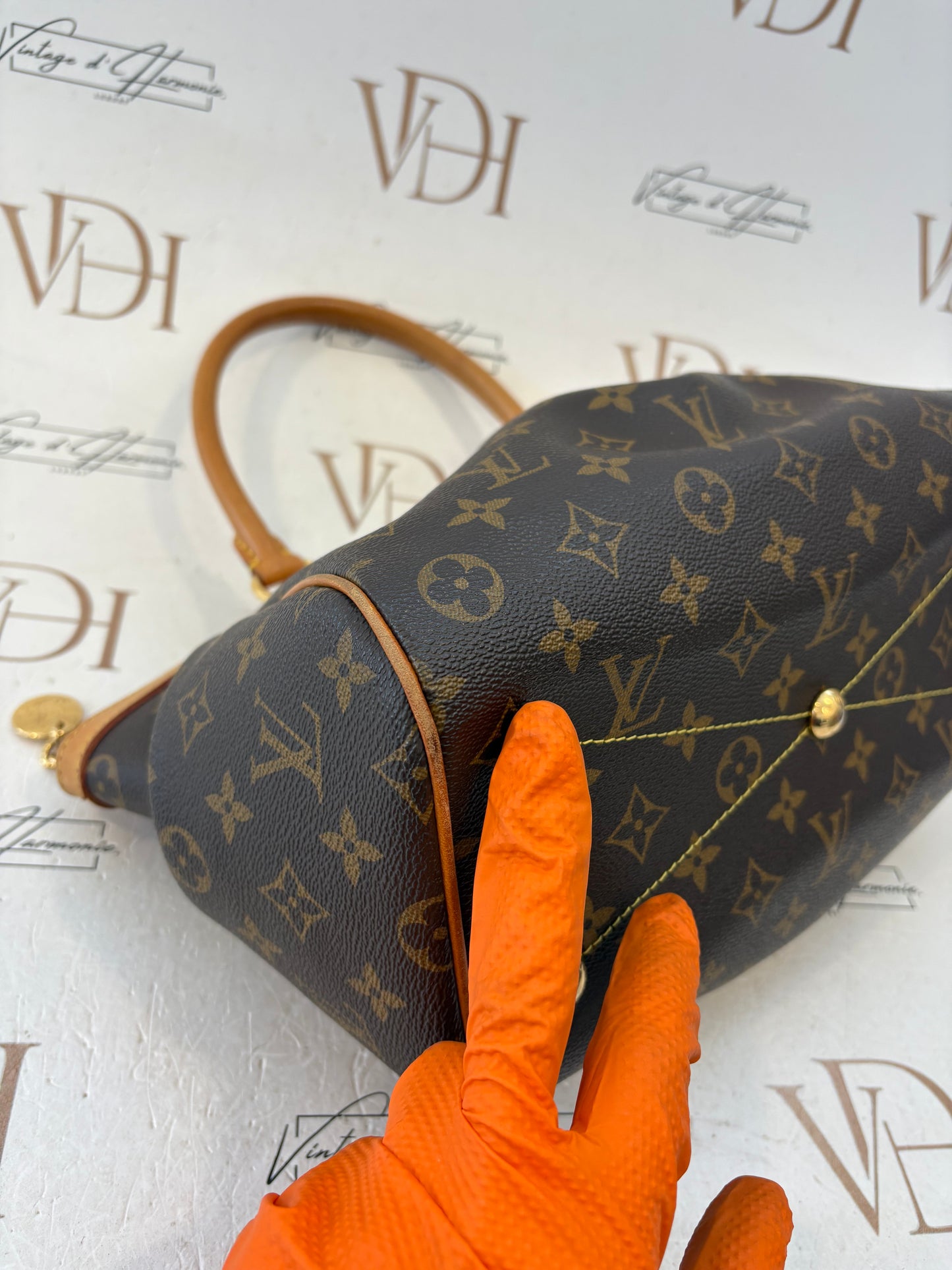 018378 - Louis Vuitton Tivoli PM