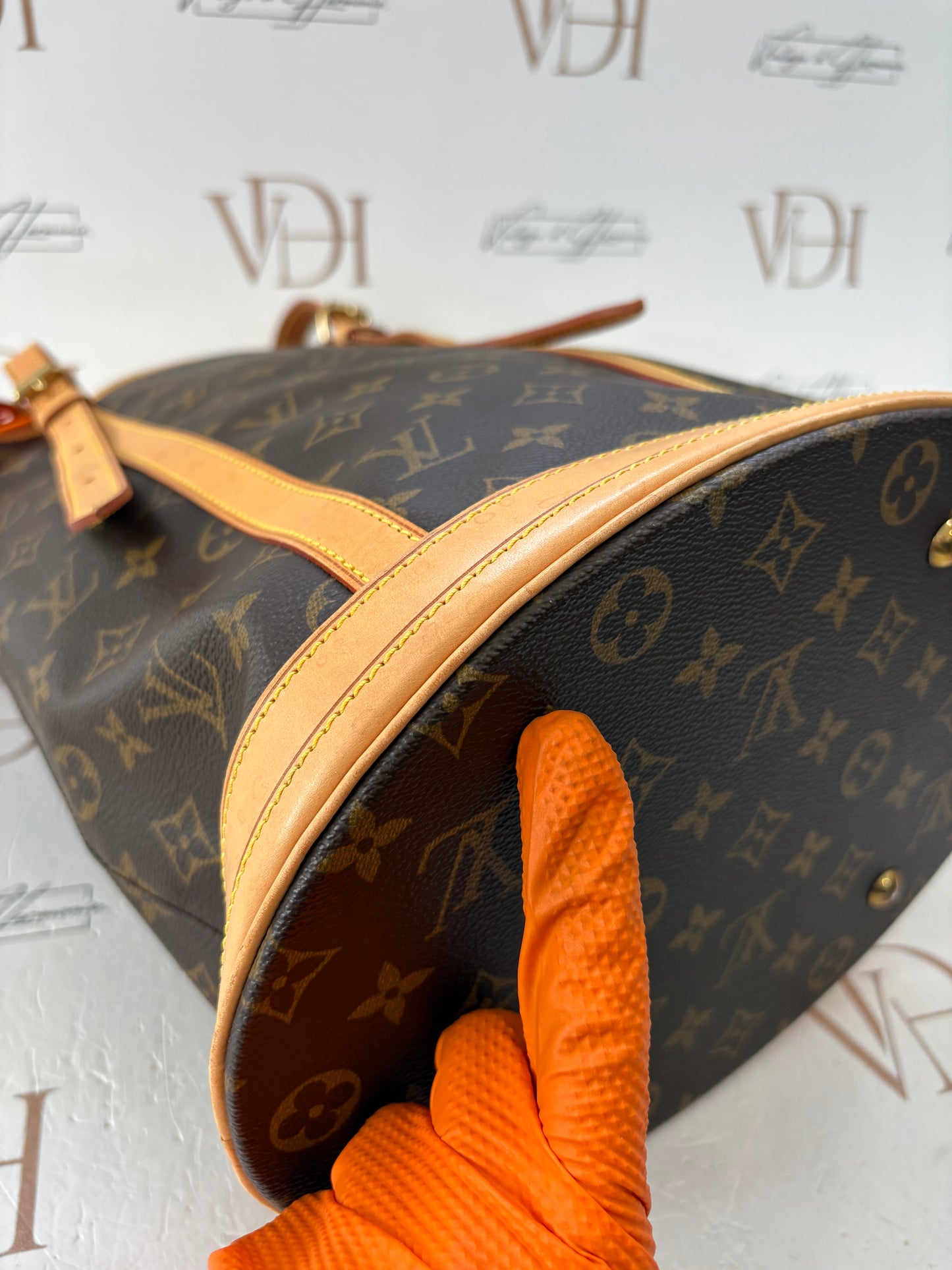 018790 - Louis Vuitton Bucket GM